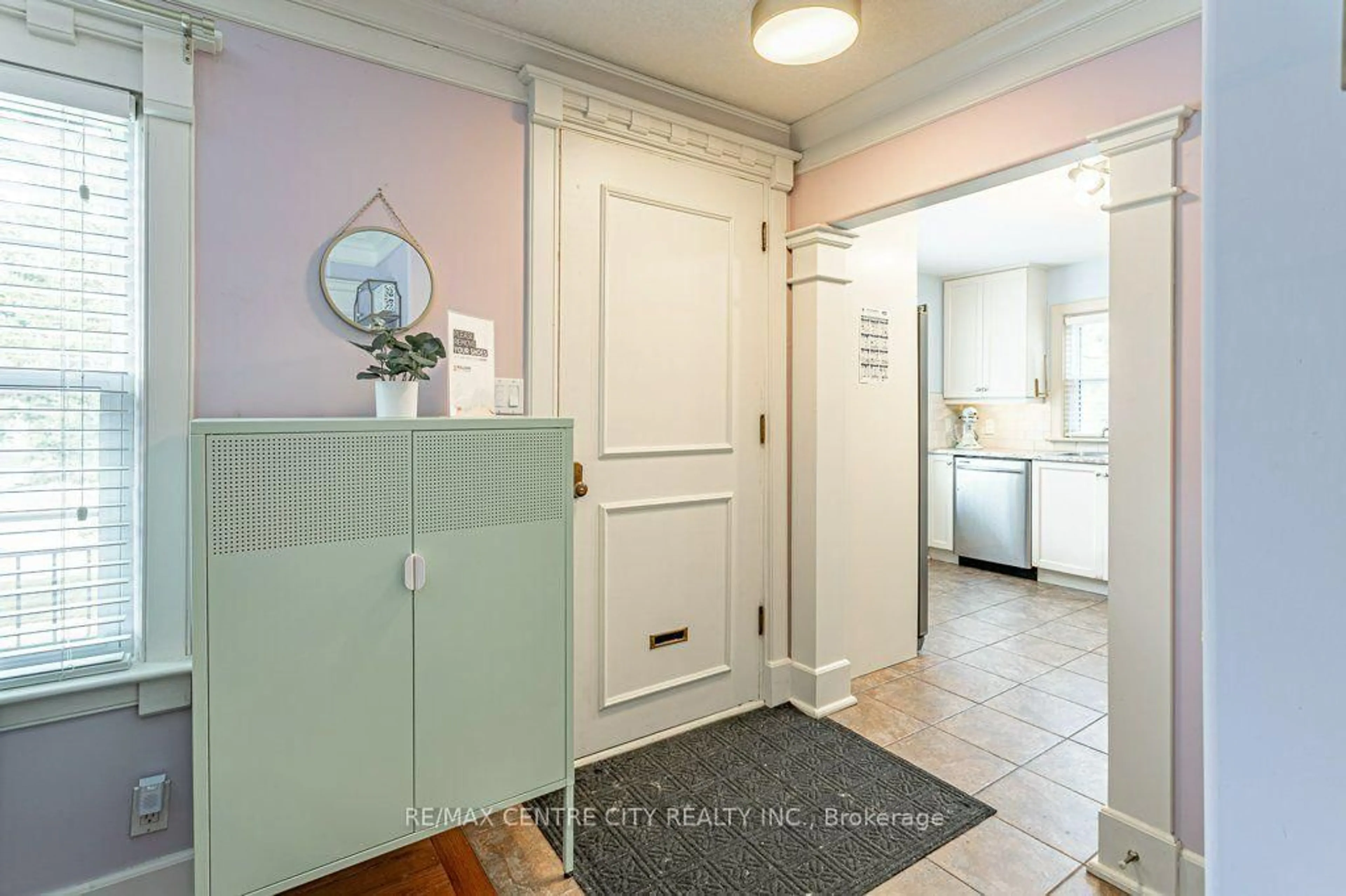Indoor entryway for 53 Cliftonvale Ave, London South Ontario N6J 1J7