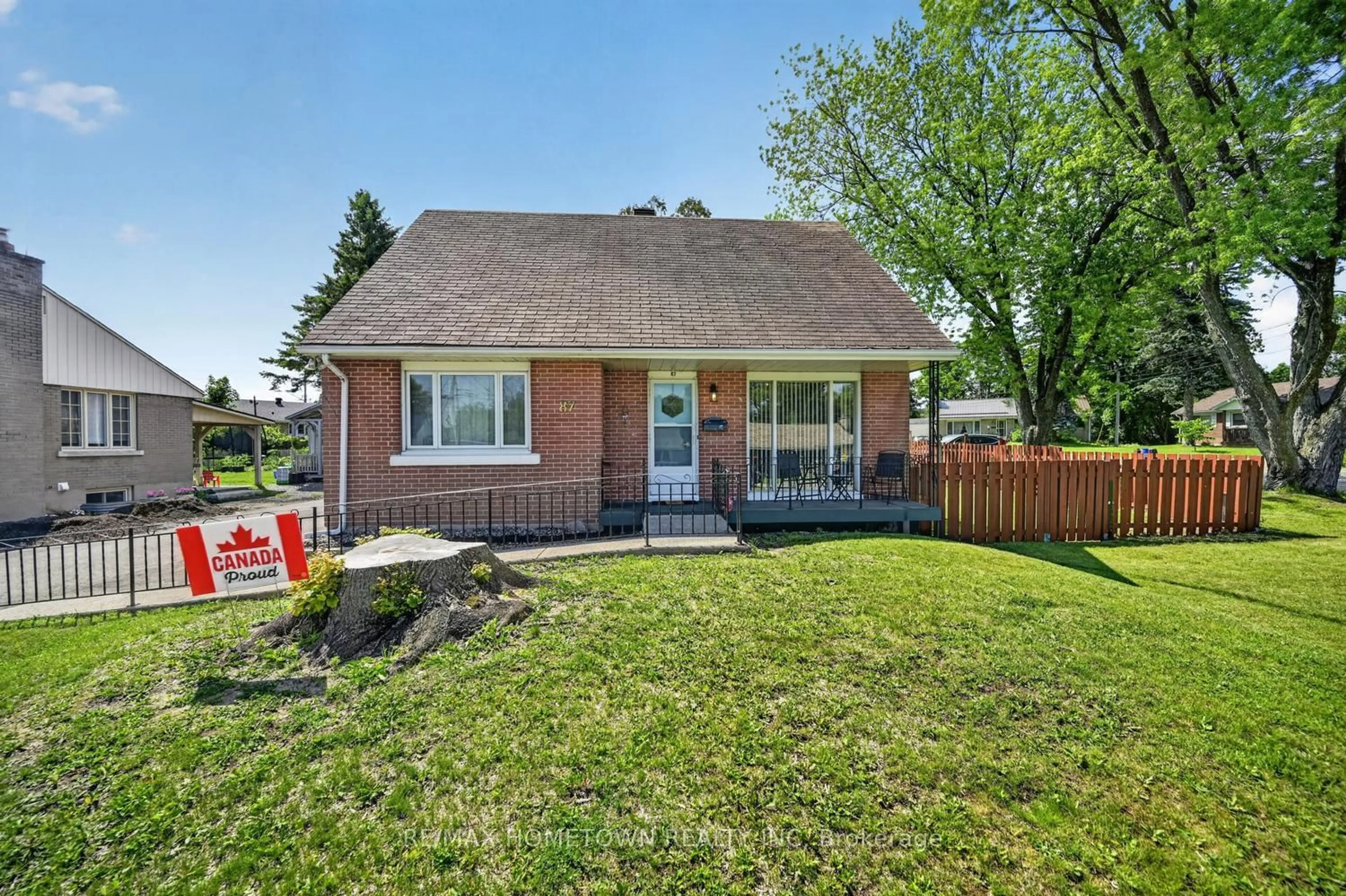 Home with brick exterior material, street for 87 Brookview Cres, Brockville Ontario K6V 4P3