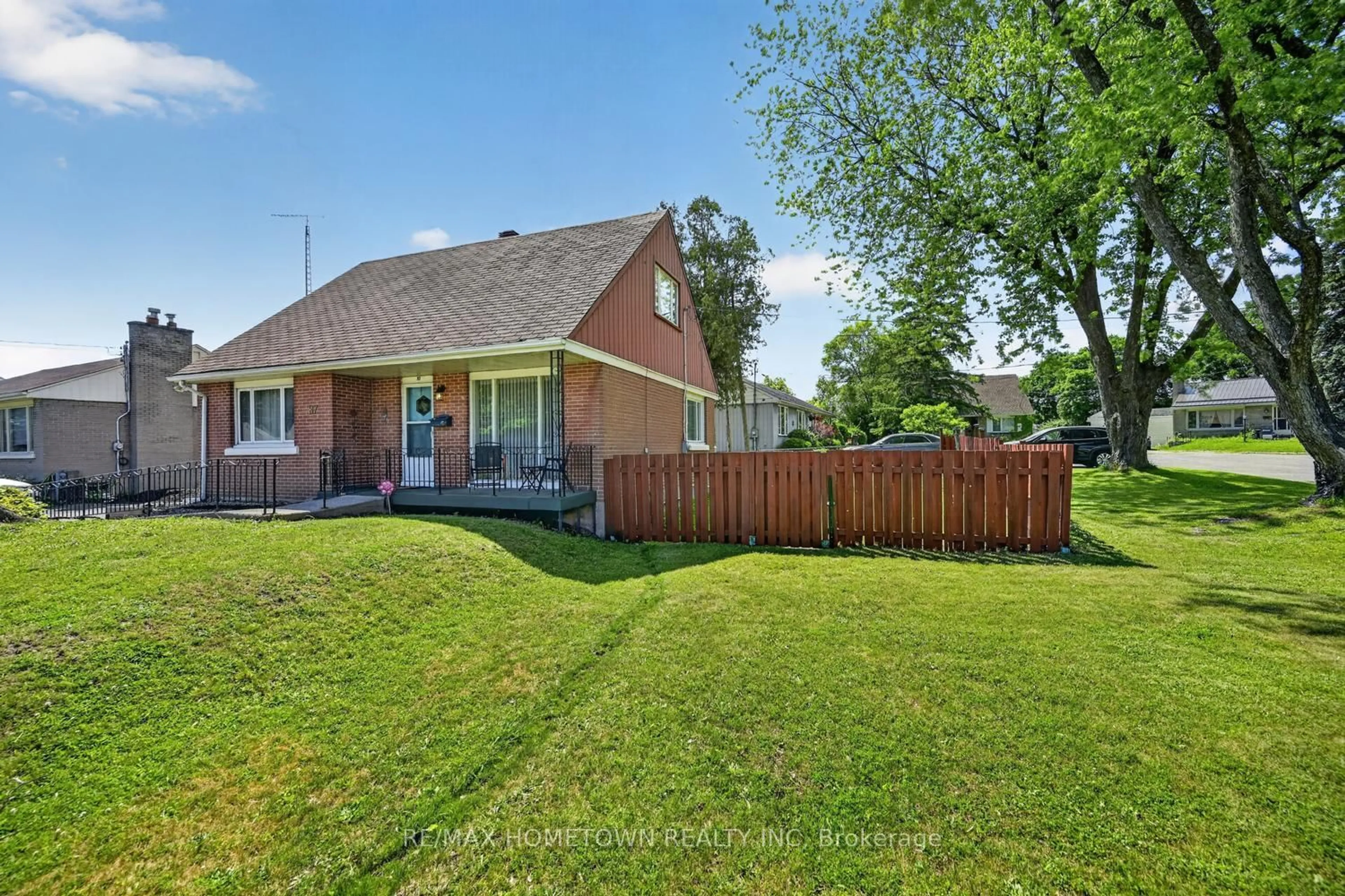 Home with brick exterior material, street for 87 Brookview Cres, Brockville Ontario K6V 4P3