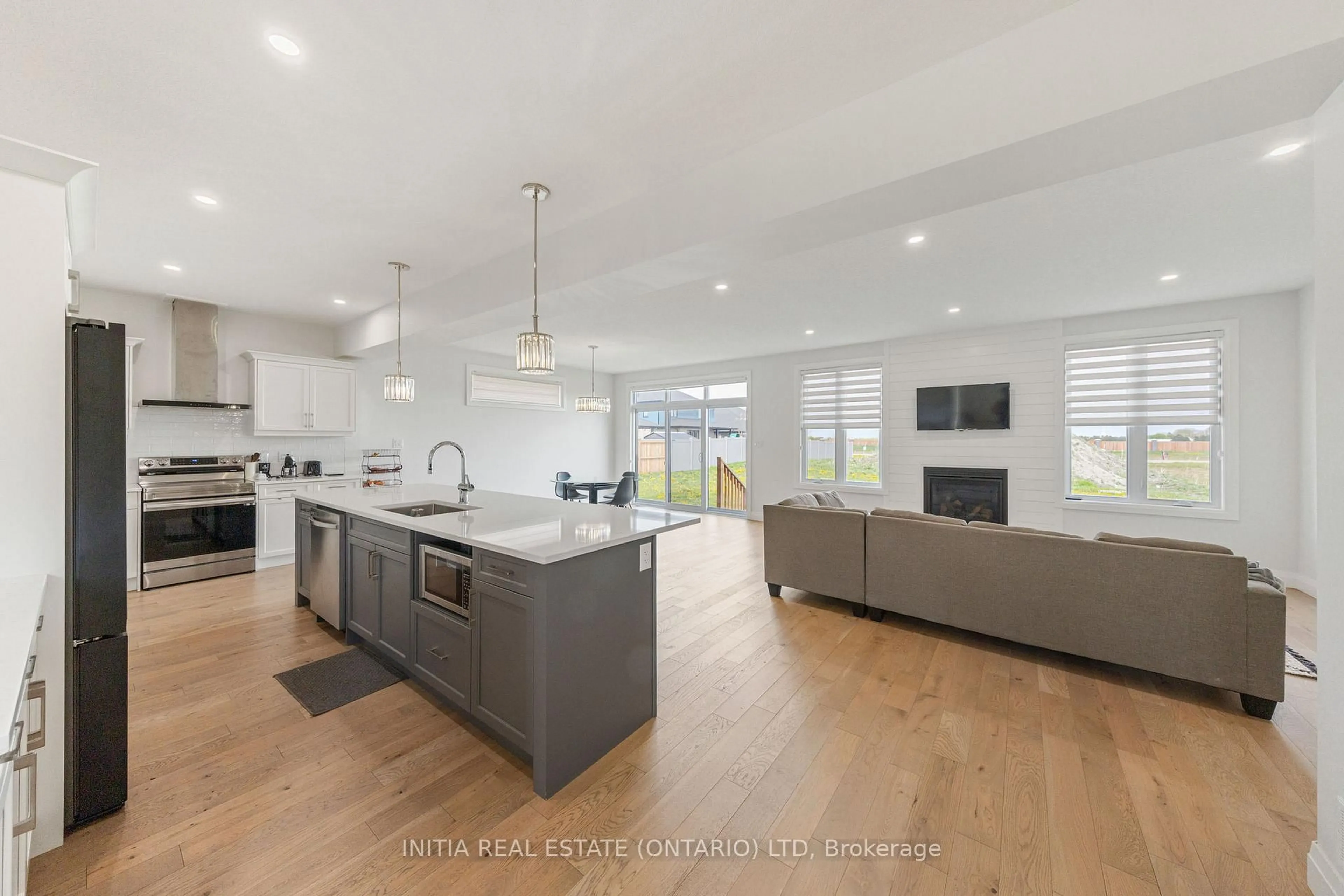 Open concept kitchen, unknown for 608 Sweetbay Cres, Sarnia Ontario N7S 0A8