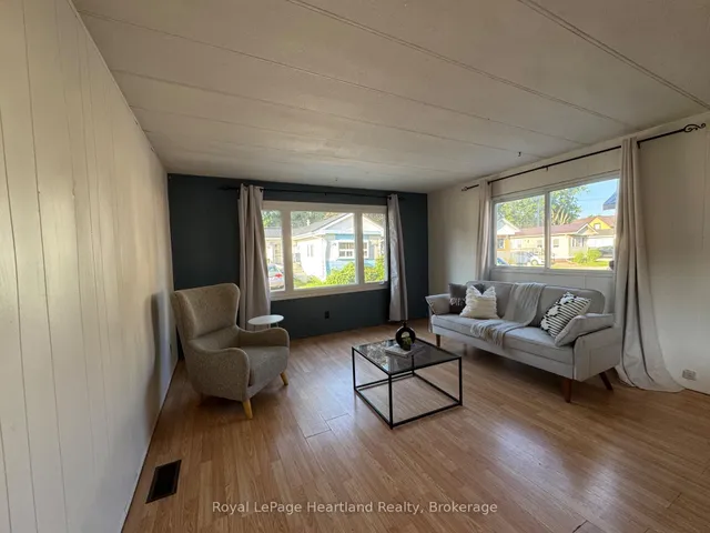4 Trailer Park Rd, Minto 4