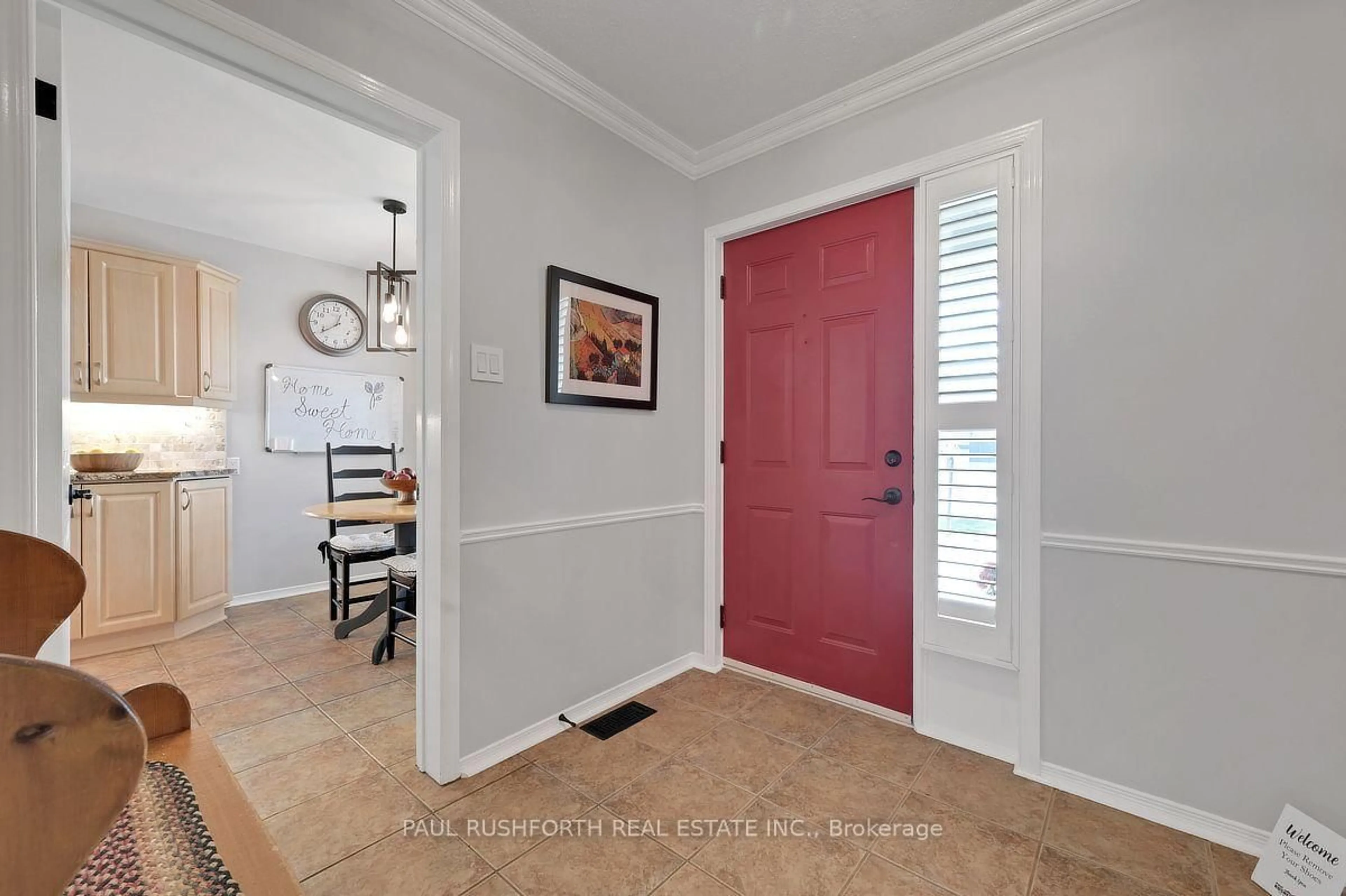 Indoor entryway for 50 Vesta St, Ottawa Ontario K2J 3Y9