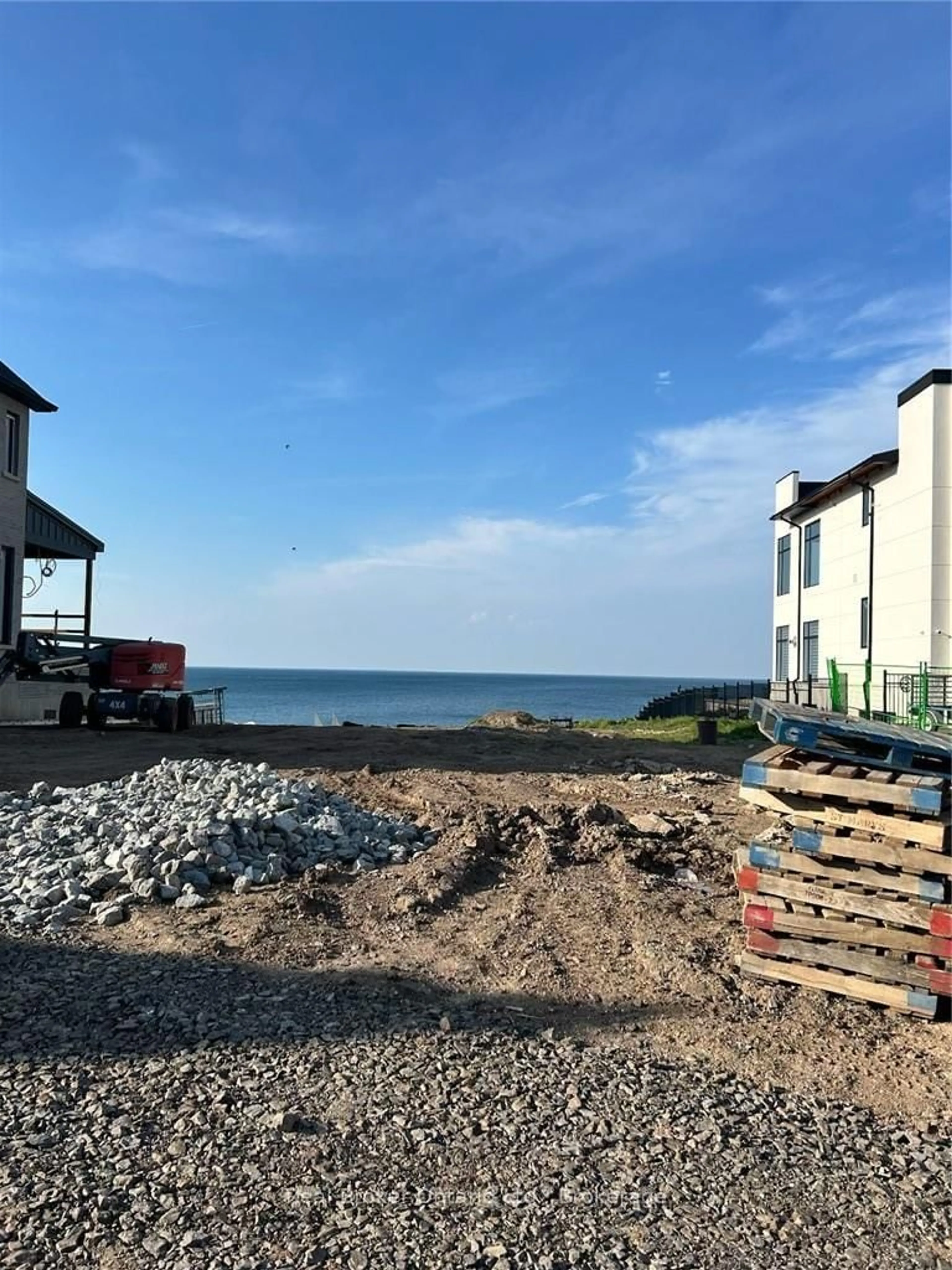 A pic from outside/outdoor area/front of a property/back of a property/a pic from drone, building for 136A Olive St, Grimsby Ontario L3M 5C8