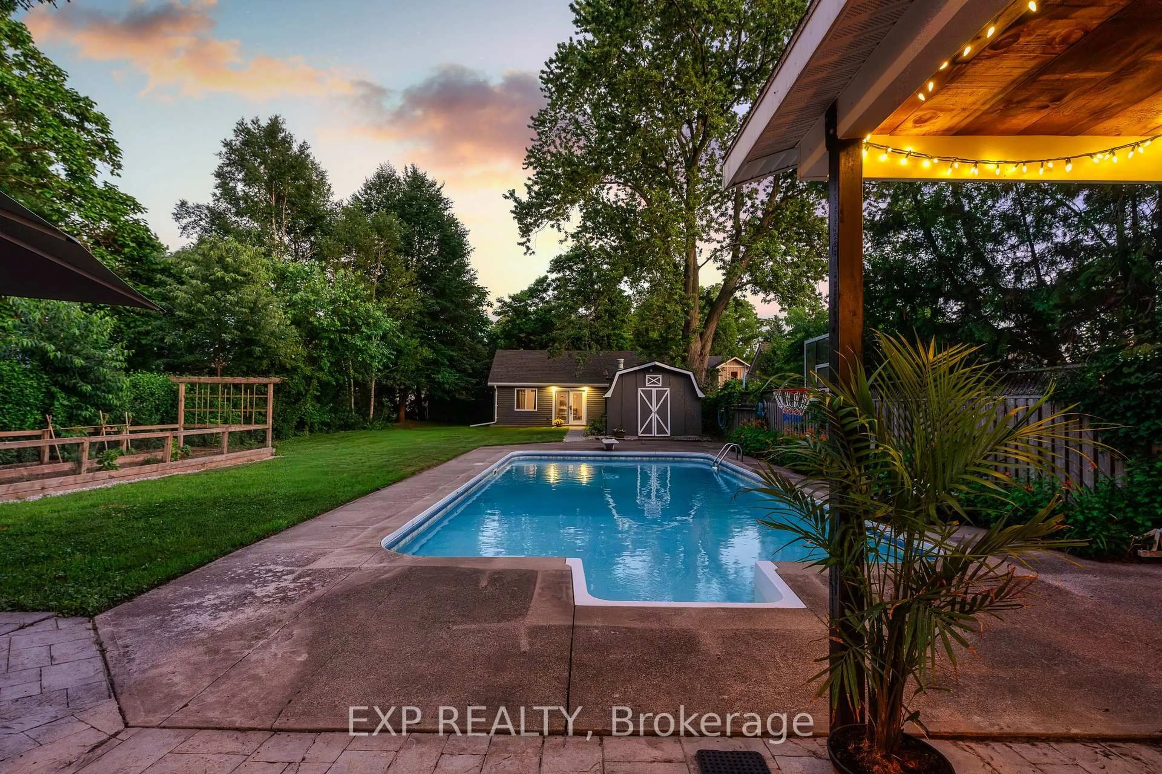 Pool for 6276 STAMFORD GREEN Dr, Niagara Falls Ontario L2J 1T3