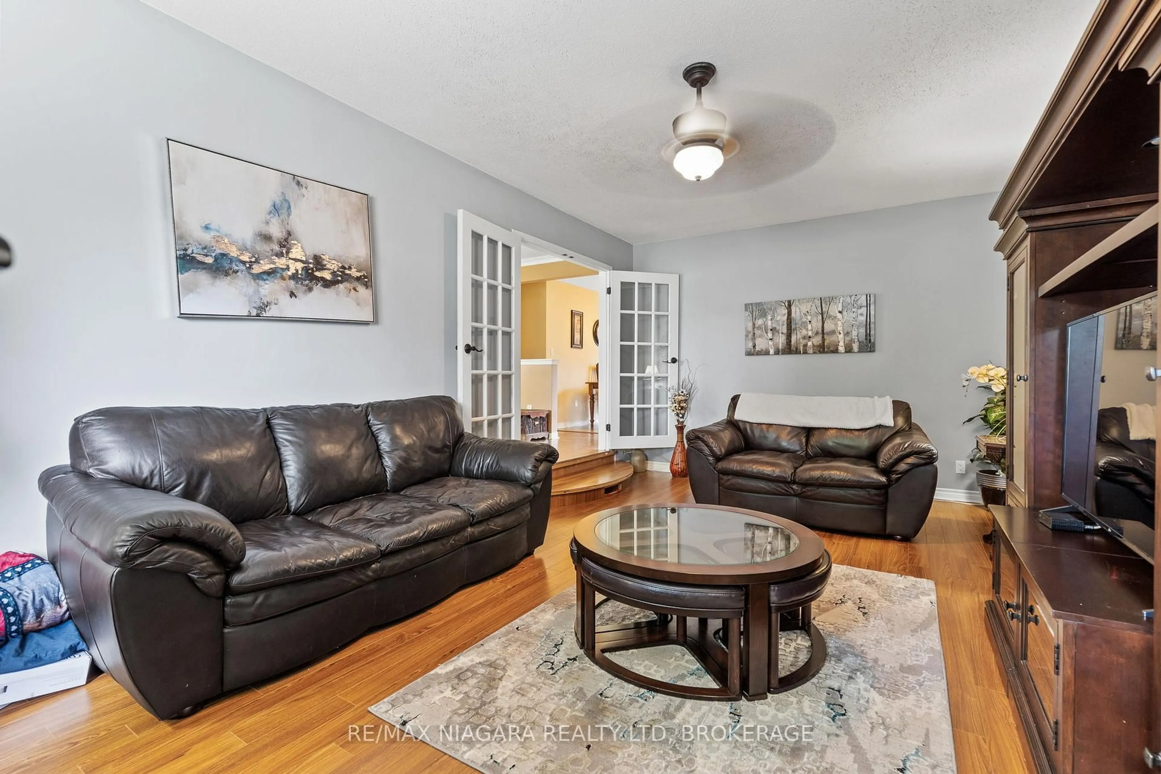 Living room with furniture, unknown for 696 Clare Ave, Welland Ontario L3C 3C1