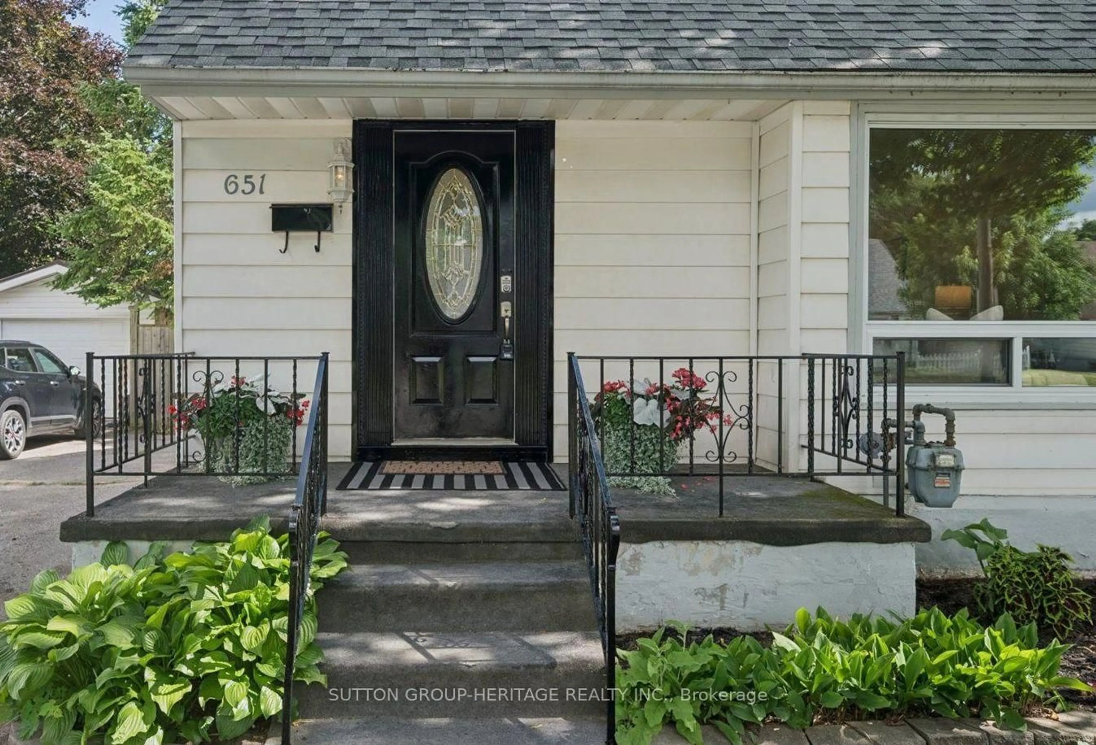 Indoor entryway for 651 Mckellar St, Peterborough Ontario K9J 1R4