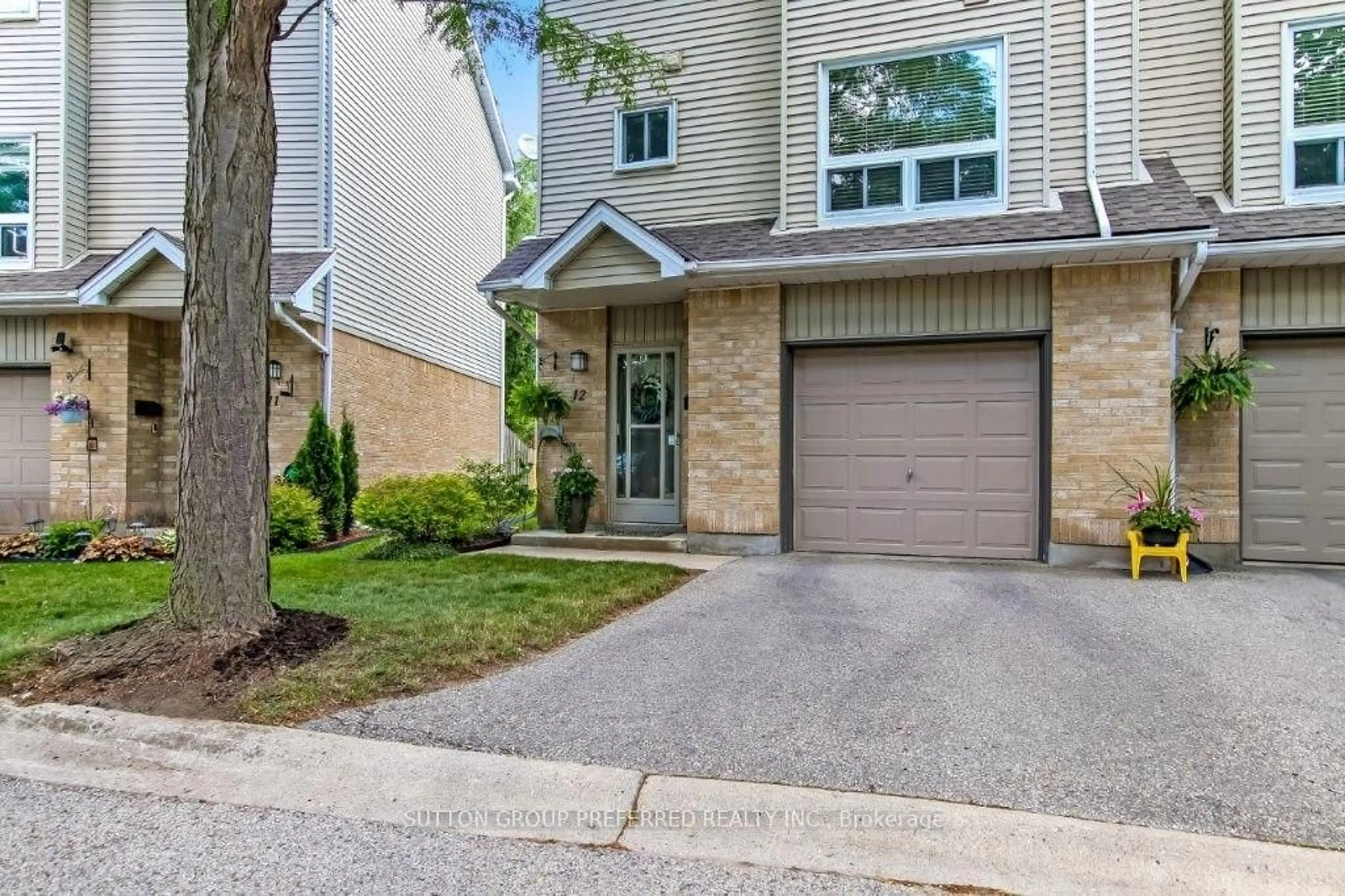 Unknown for 1990 Wavell St #12, London East Ontario N5V 4N5