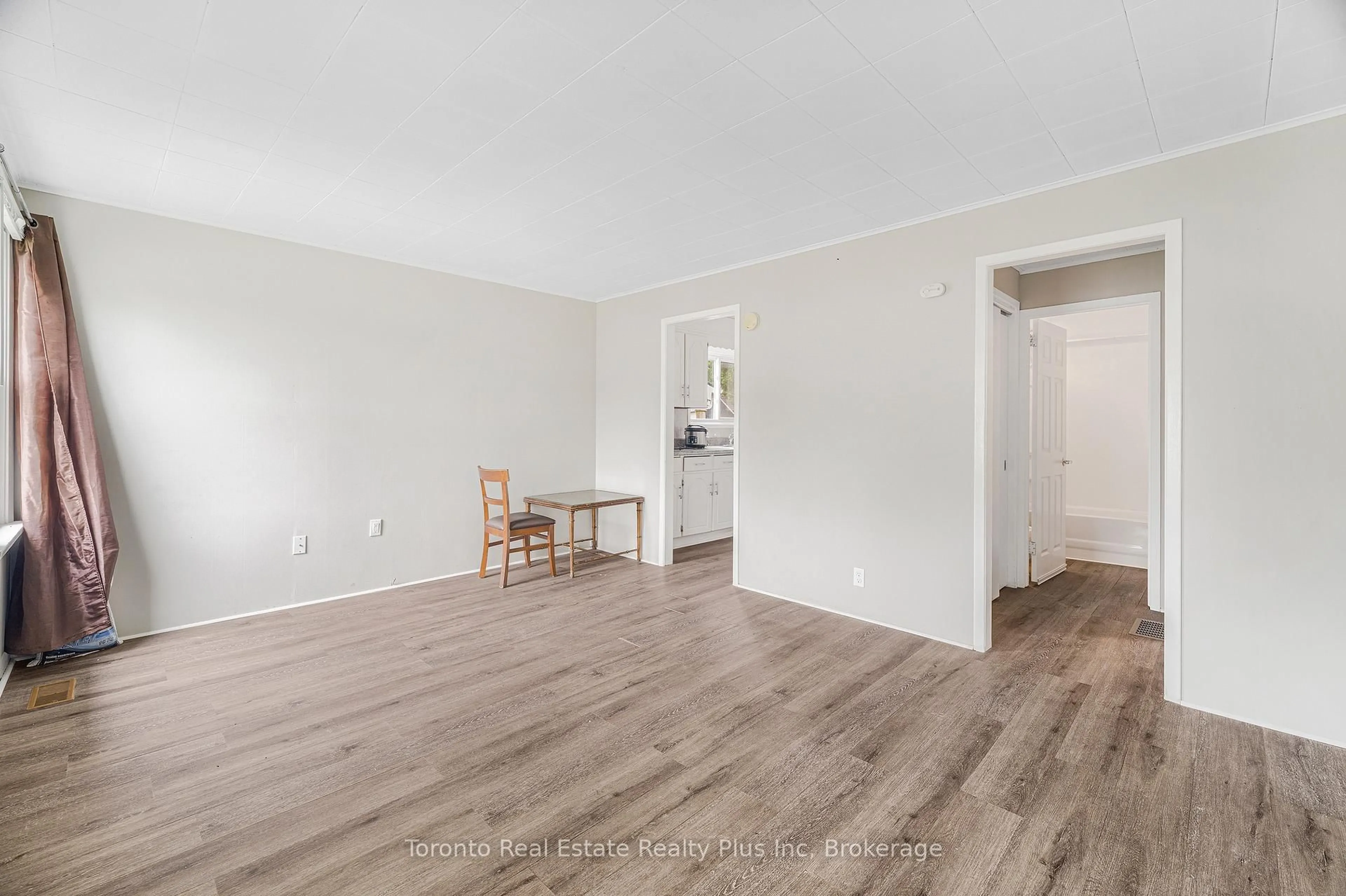 A pic of a room for 6183 Skinner St, Niagara Falls Ontario L2G 2Y4