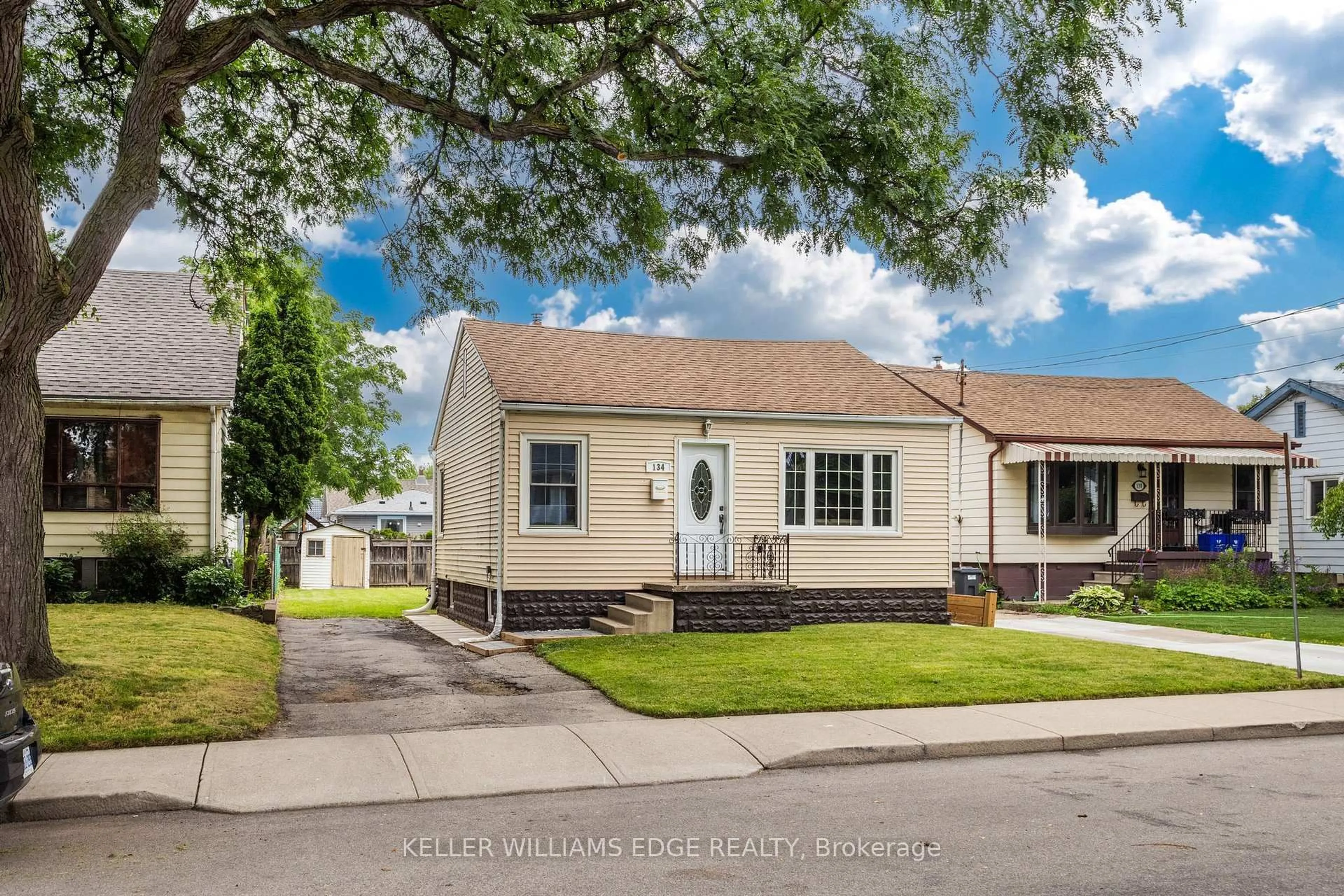 Home with vinyl exterior material, street for 134 Selkirk Ave, Hamilton Ontario L8H 5M2
