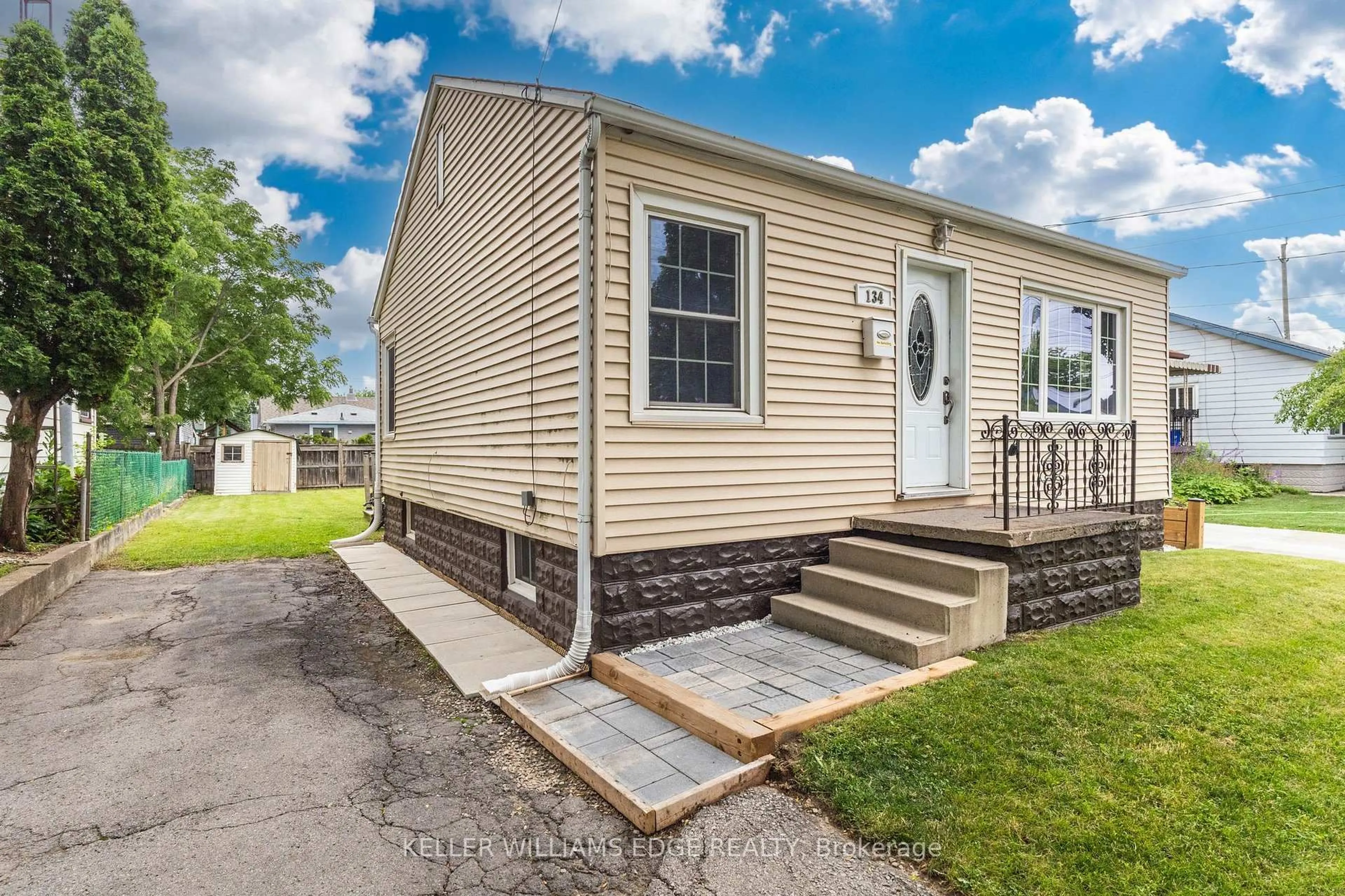 Home with vinyl exterior material, street for 134 Selkirk Ave, Hamilton Ontario L8H 5M2