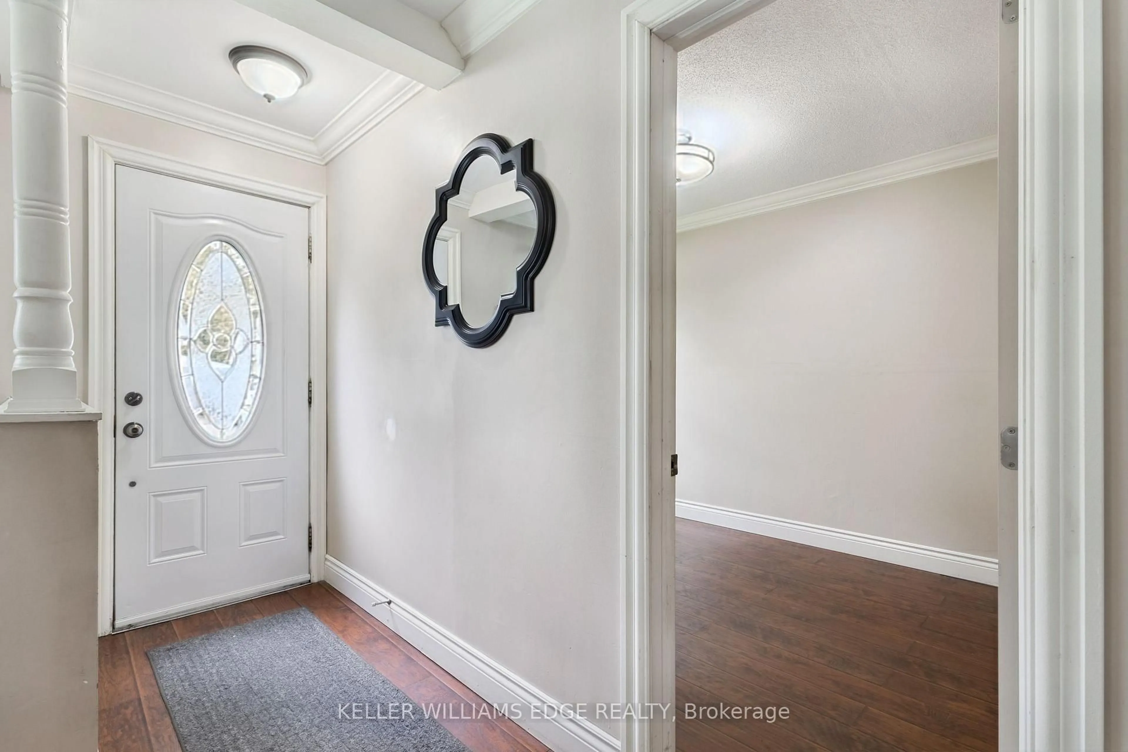 Indoor entryway for 134 Selkirk Ave, Hamilton Ontario L8H 5M2