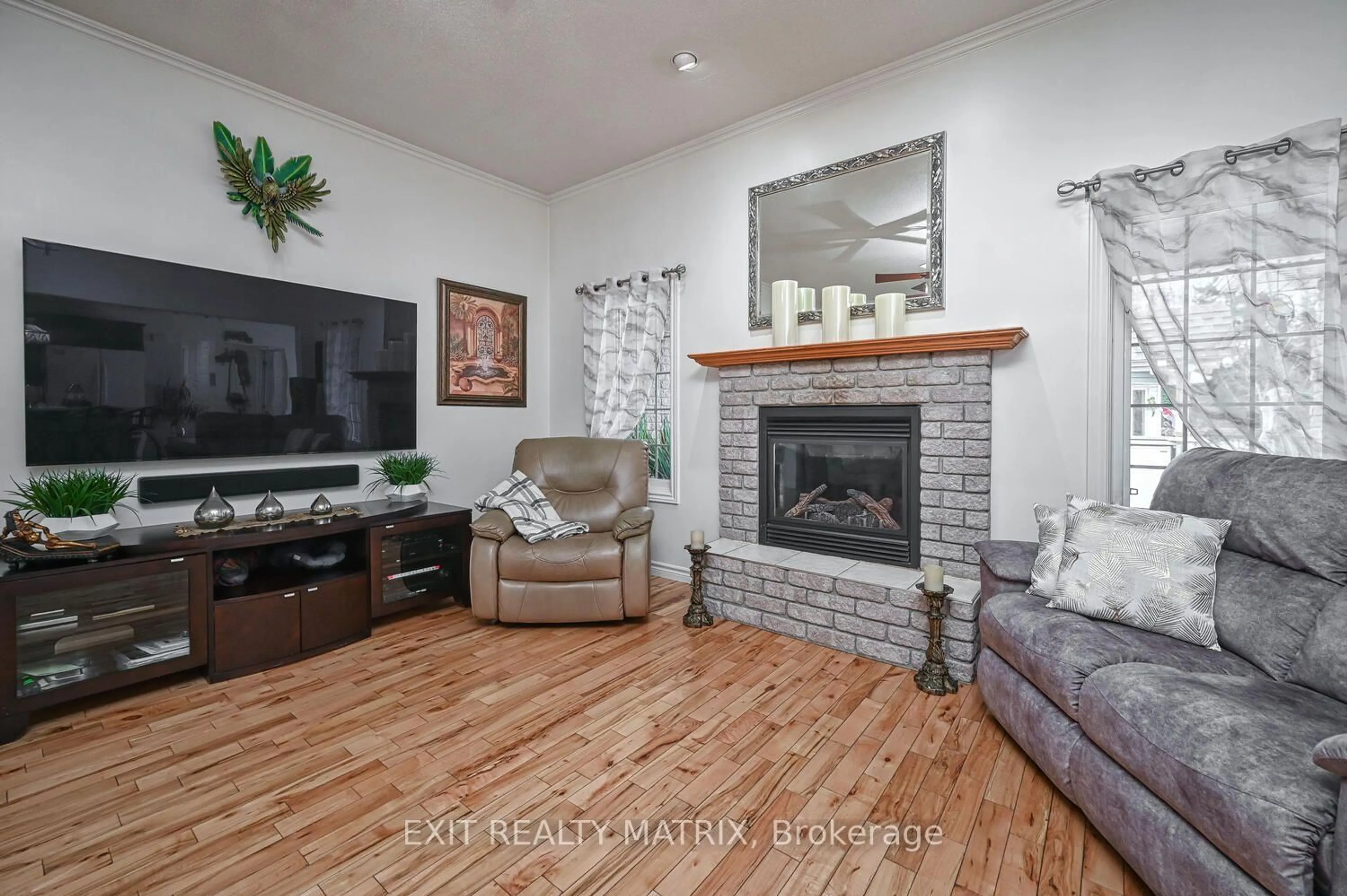 Living room with furniture, unknown for 2573 Mitchell St, Metcalfe Ontario K0A 2P0