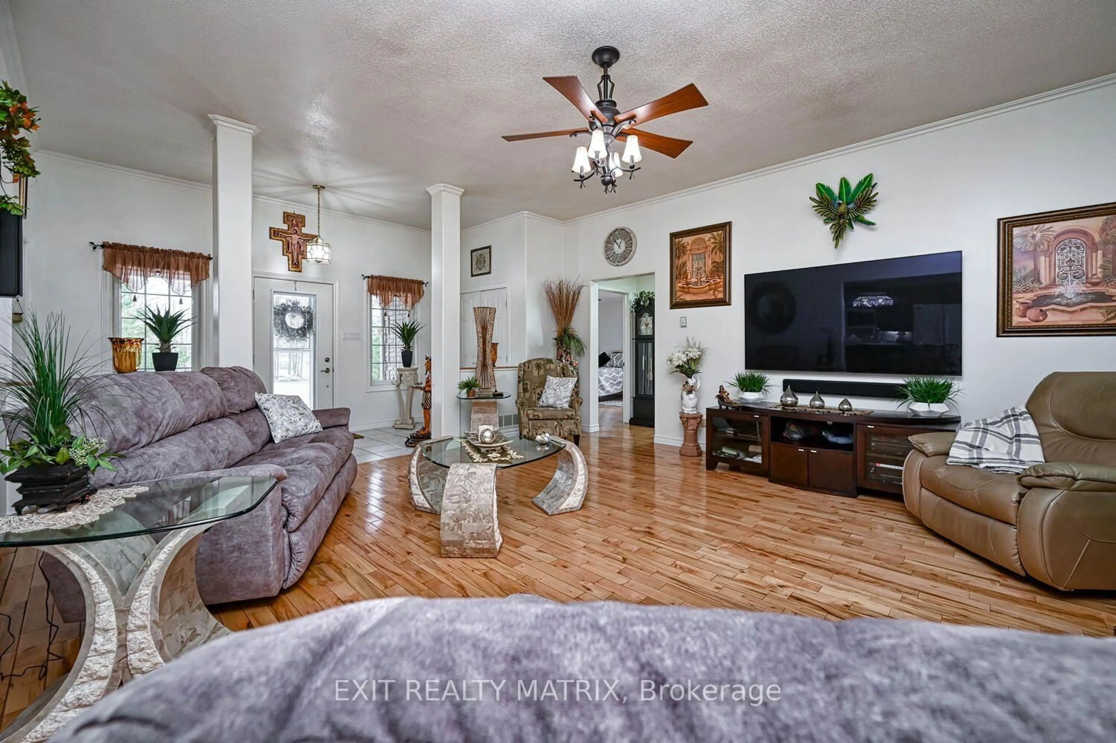 Living room with furniture, unknown for 2573 Mitchell St, Metcalfe Ontario K0A 2P0