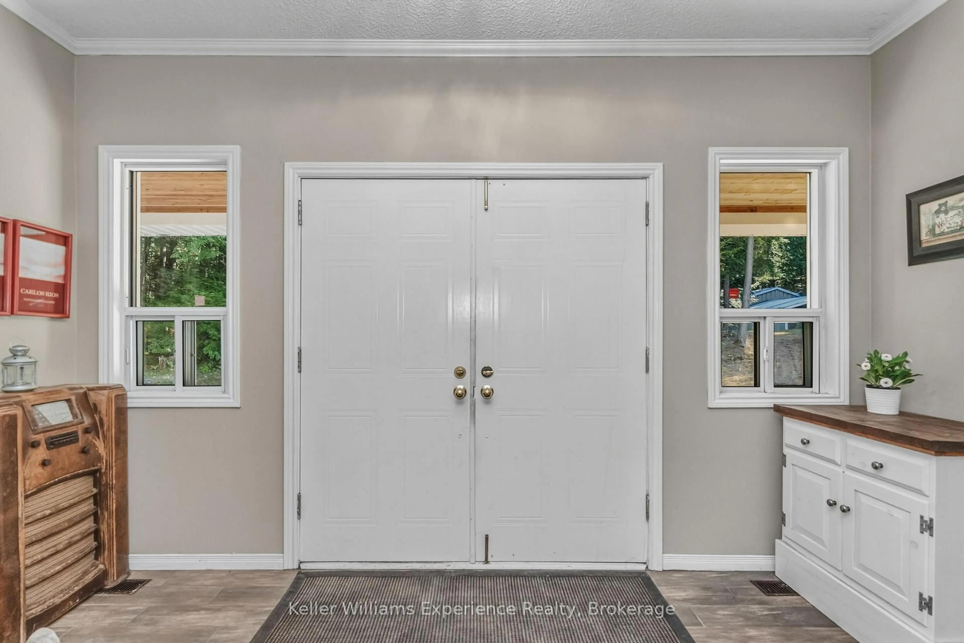 Indoor entryway for 19 Huron Tr, Georgian Bay Ontario L0K 2A0