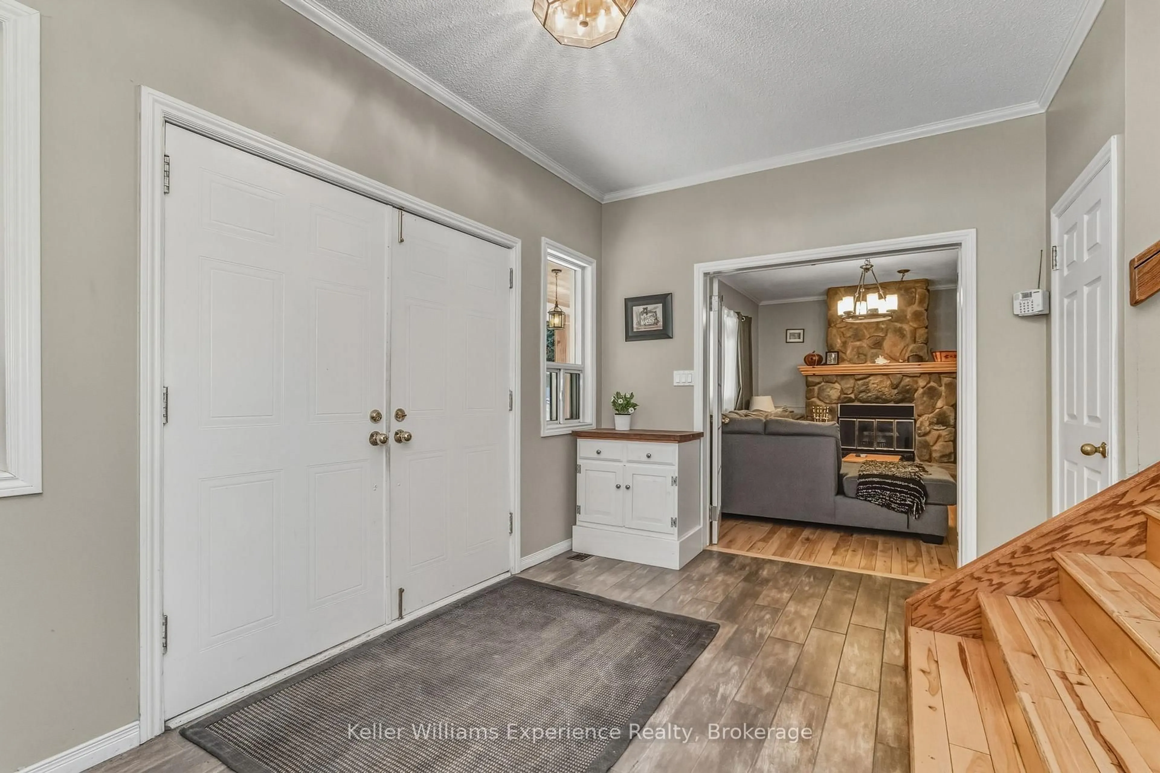Indoor entryway for 19 Huron Tr, Georgian Bay Ontario L0K 2A0
