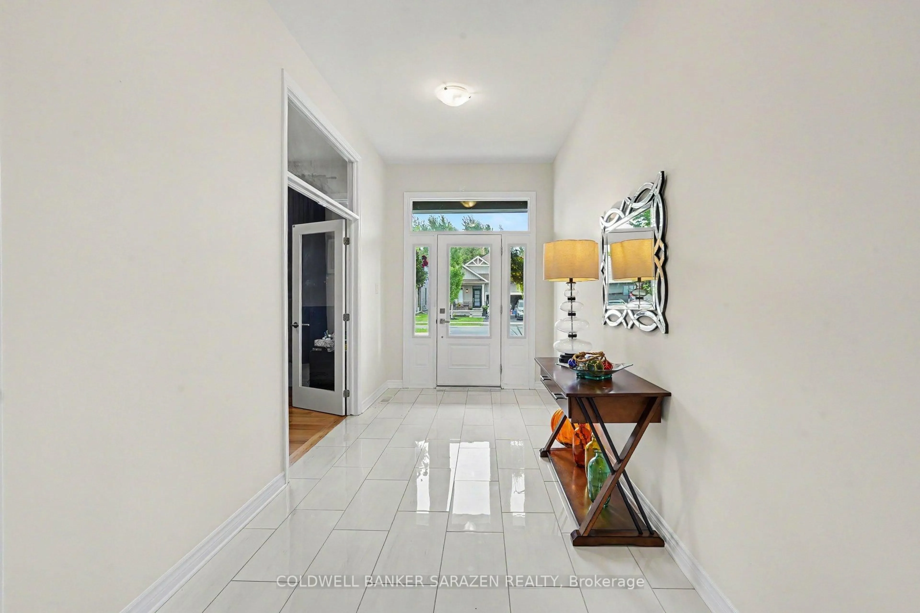 Indoor entryway for 196 BLACKHORSE Dr, North Grenville Ontario K0G 1J0
