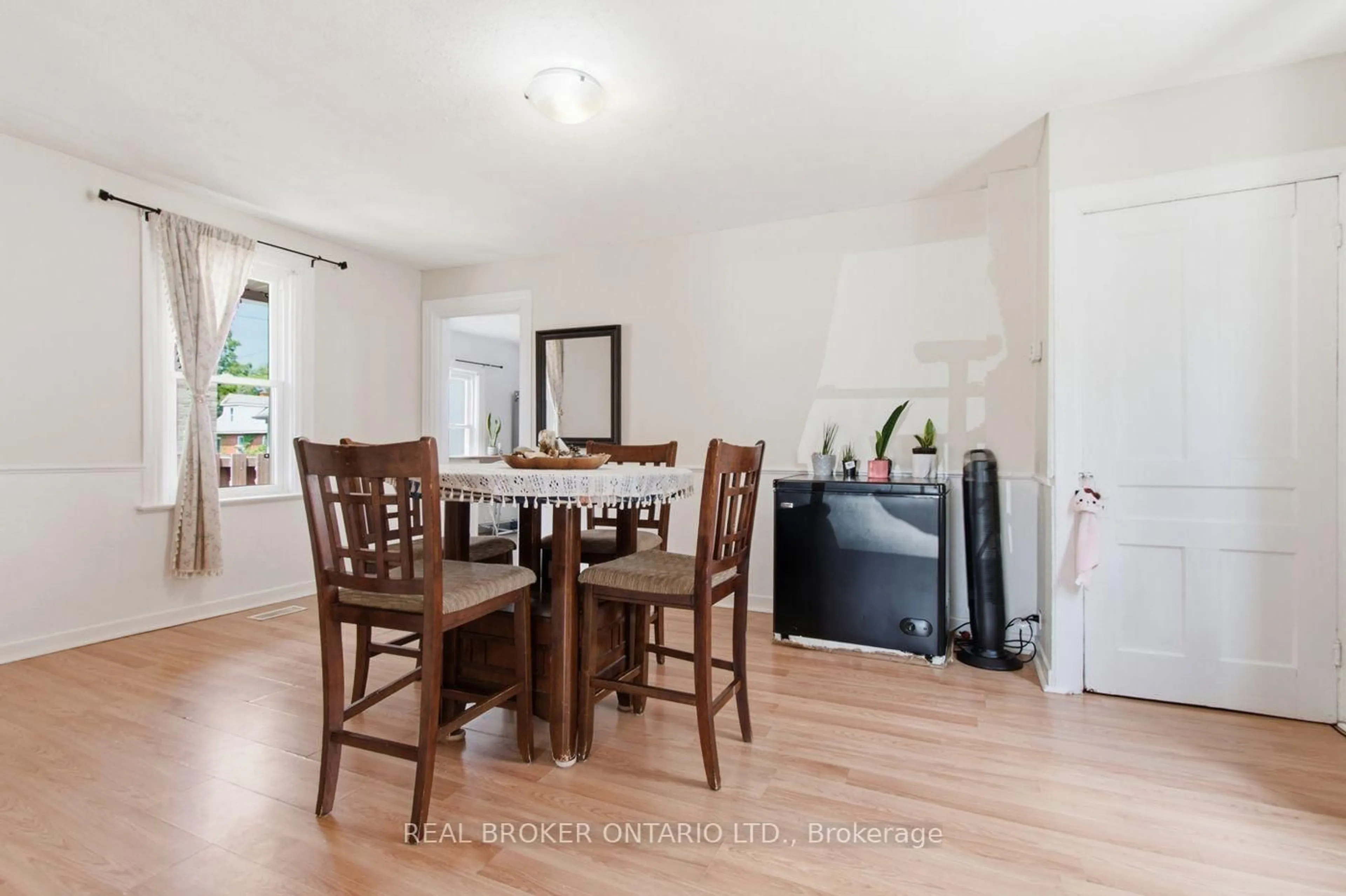 Dining room, wood/laminate floor for 12 Elmview St, Welland Ontario L3C 4K5