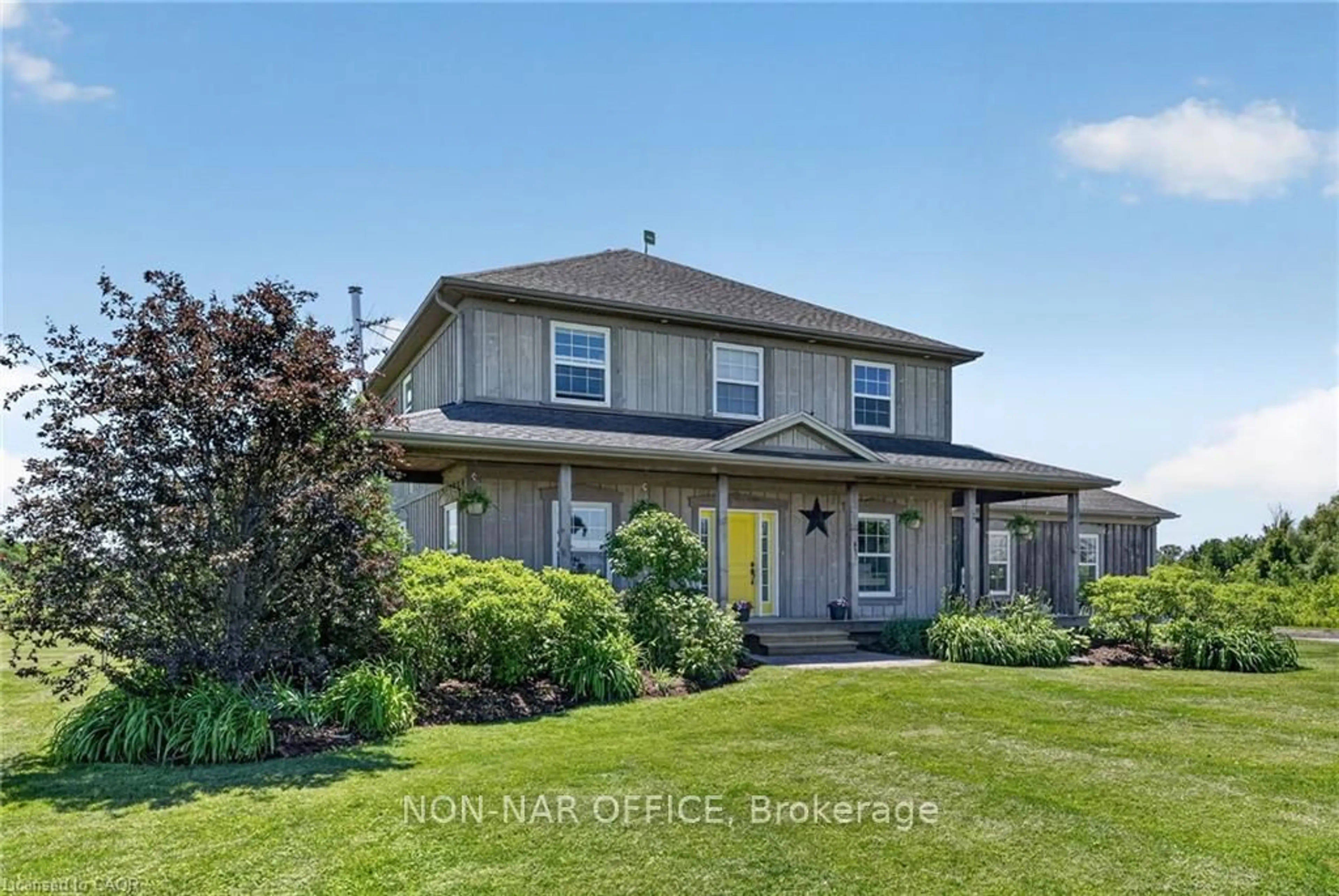 A pic from outside/outdoor area/front of a property/back of a property/a pic from drone, street for 5600 Yonge St, Lincoln Ontario L0R 2A0