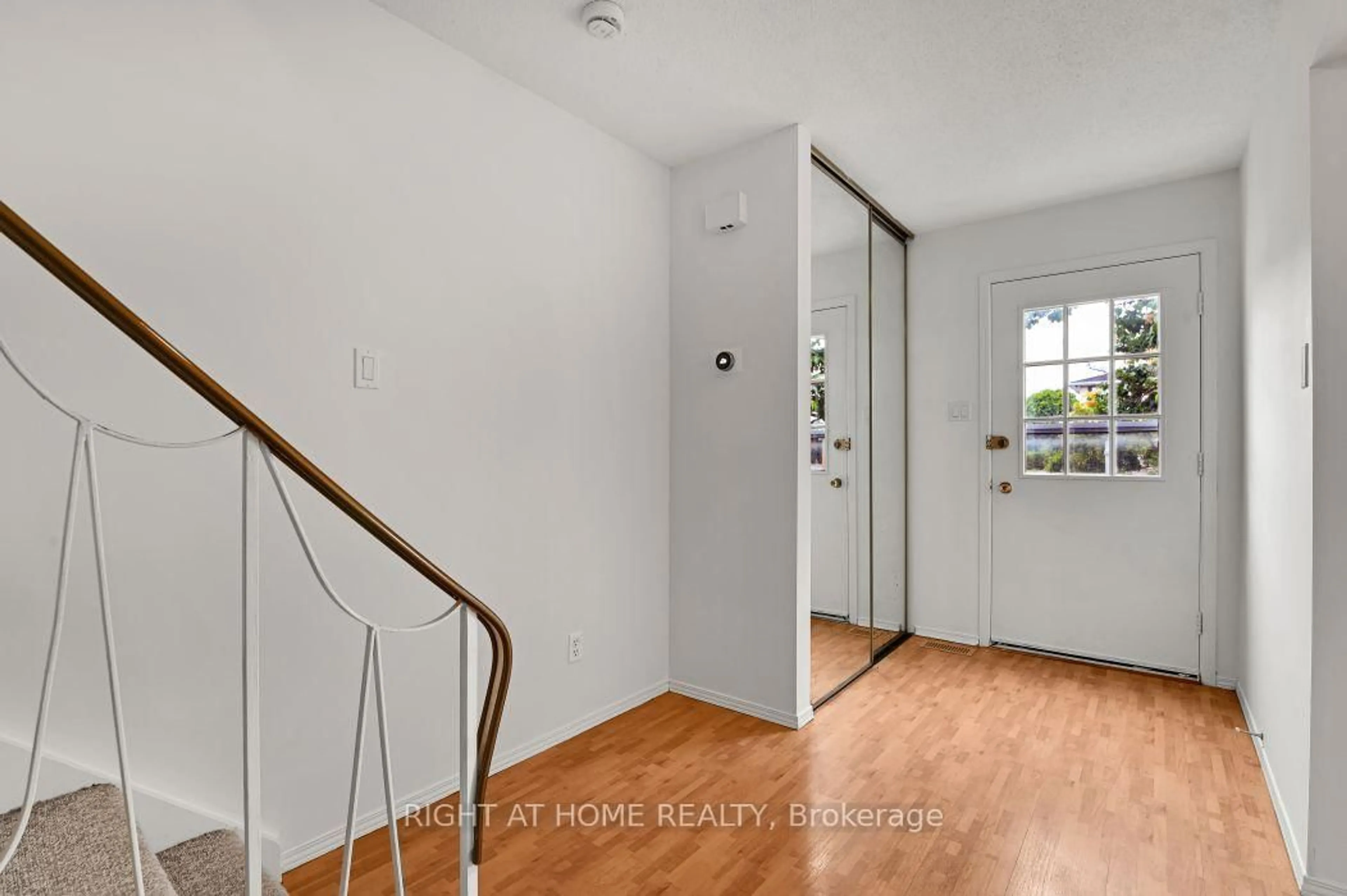 Indoor entryway for 99 Craig Henry Dr, Ottawa Ontario K2G 3S8