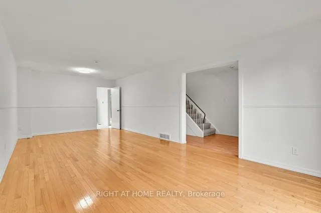 99 Craig Henry Dr, Ottawa 5