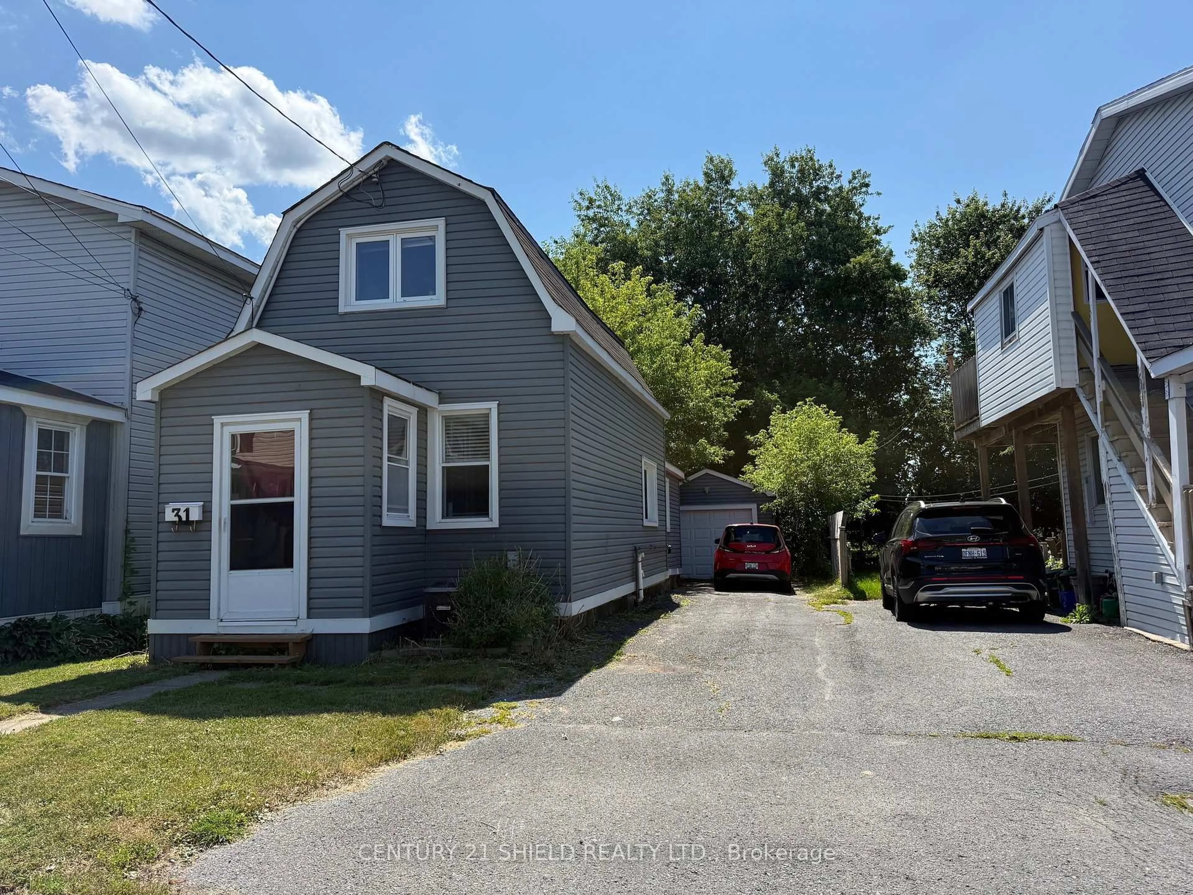 A pic from outside/outdoor area/front of a property/back of a property/a pic from drone, street for 31 CARTIER Ave, Cornwall Ontario K6J 4B3