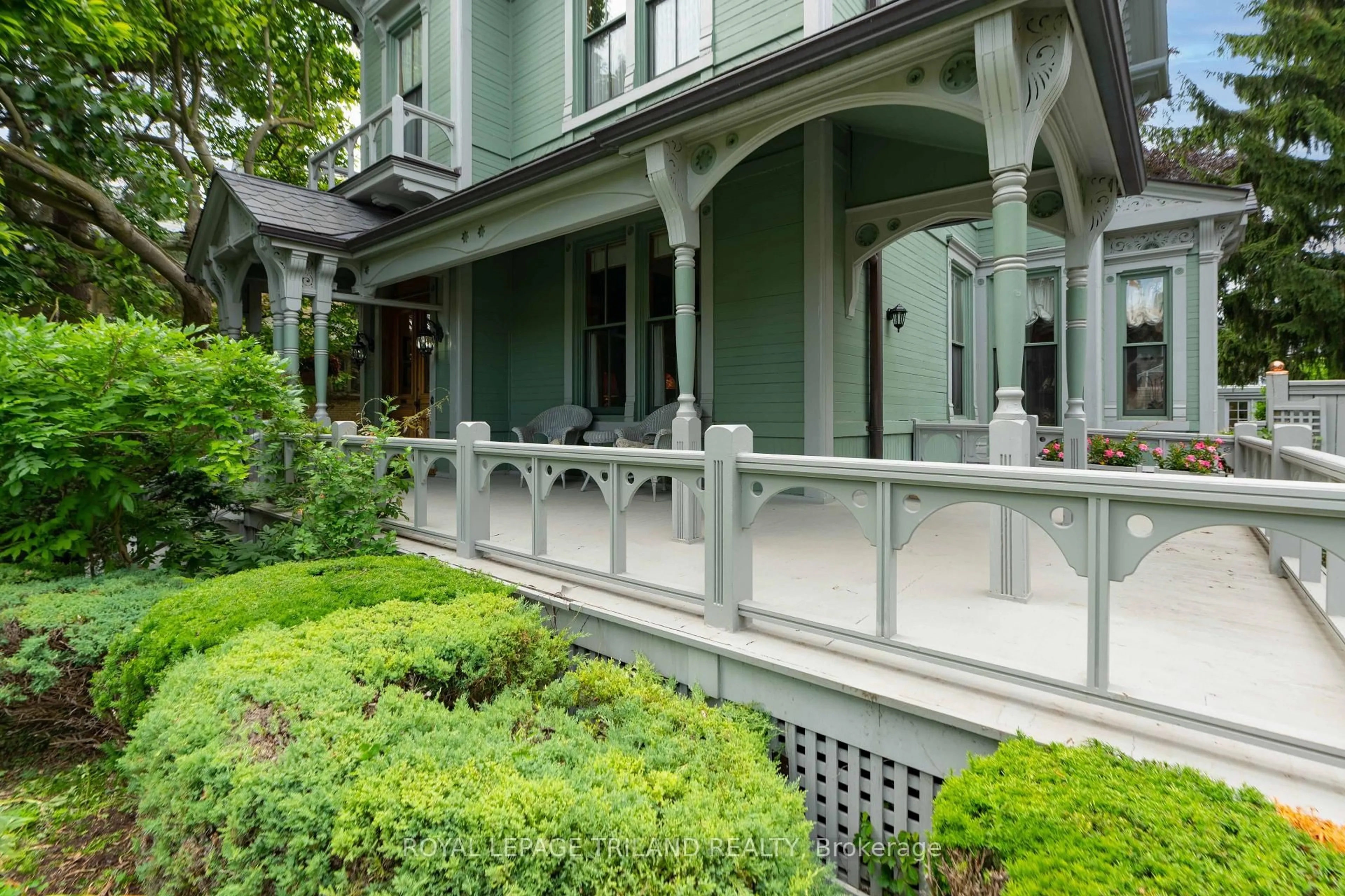 Patio, street for 36 Grosvenor St, London East Ontario N6A 1Y5