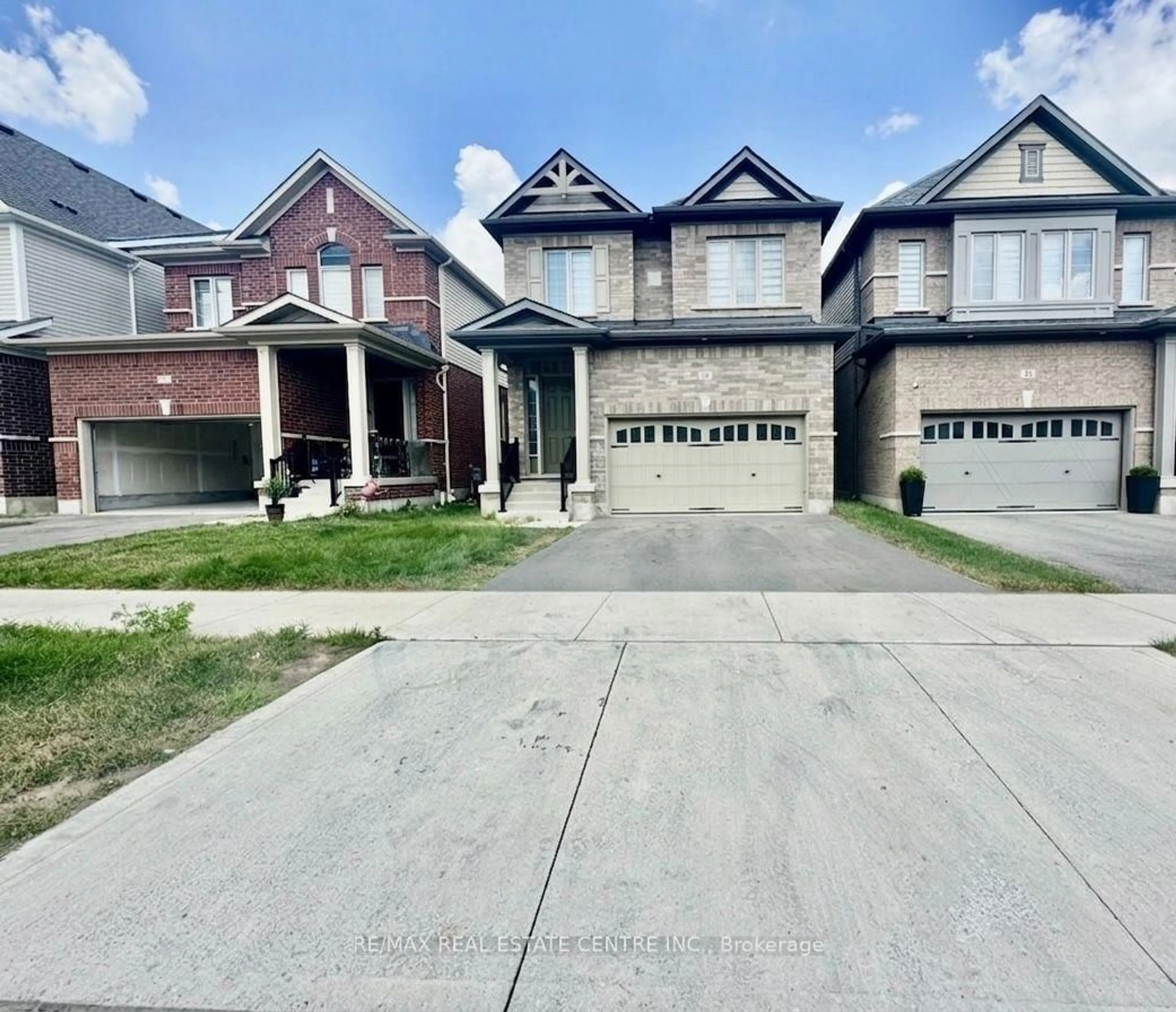 Home with brick exterior material, street for 39 Georgina St, Kitchener Ontario N2R 0S6