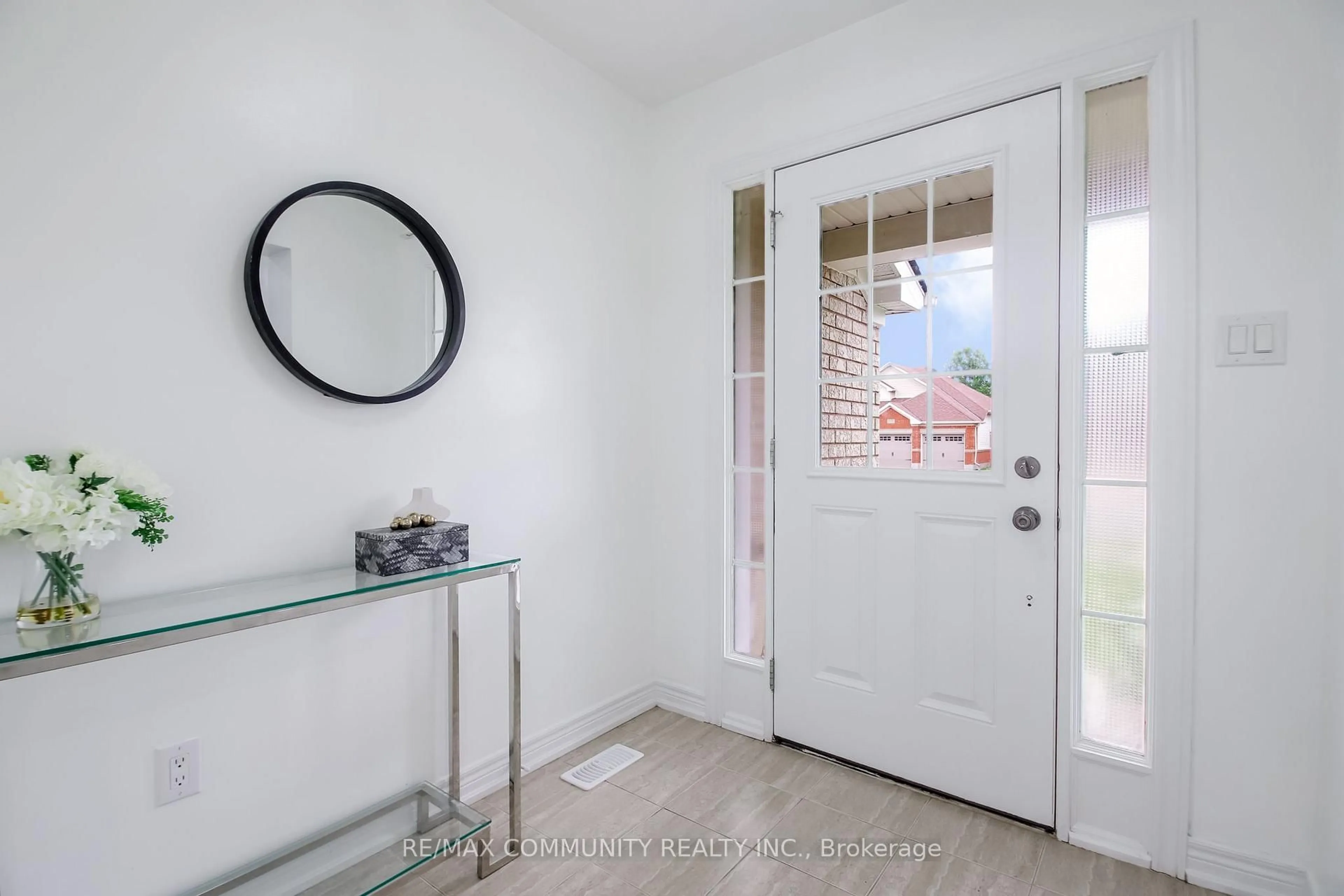 Indoor entryway for 6373 St. Michael Ave, Niagara Falls Ontario L2H 0C7
