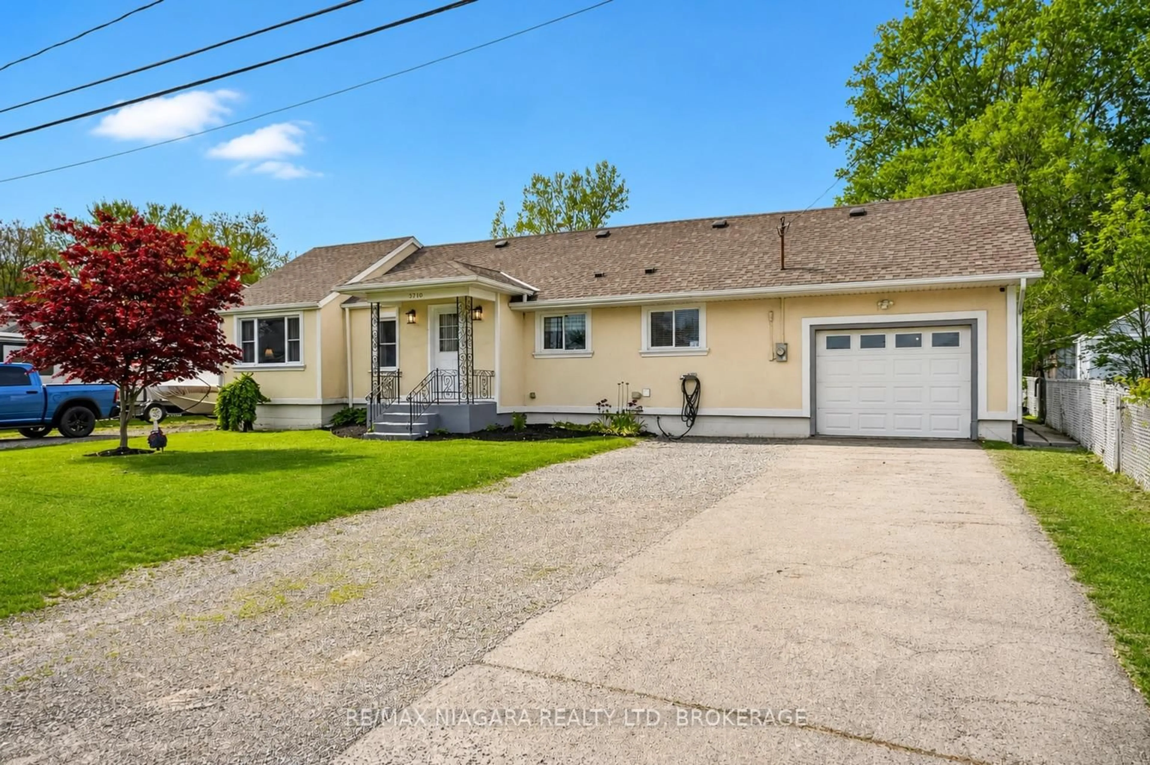 Home with vinyl exterior material, street for 3710 Brunswick Ave, Fort Erie Ontario L0S 1B0