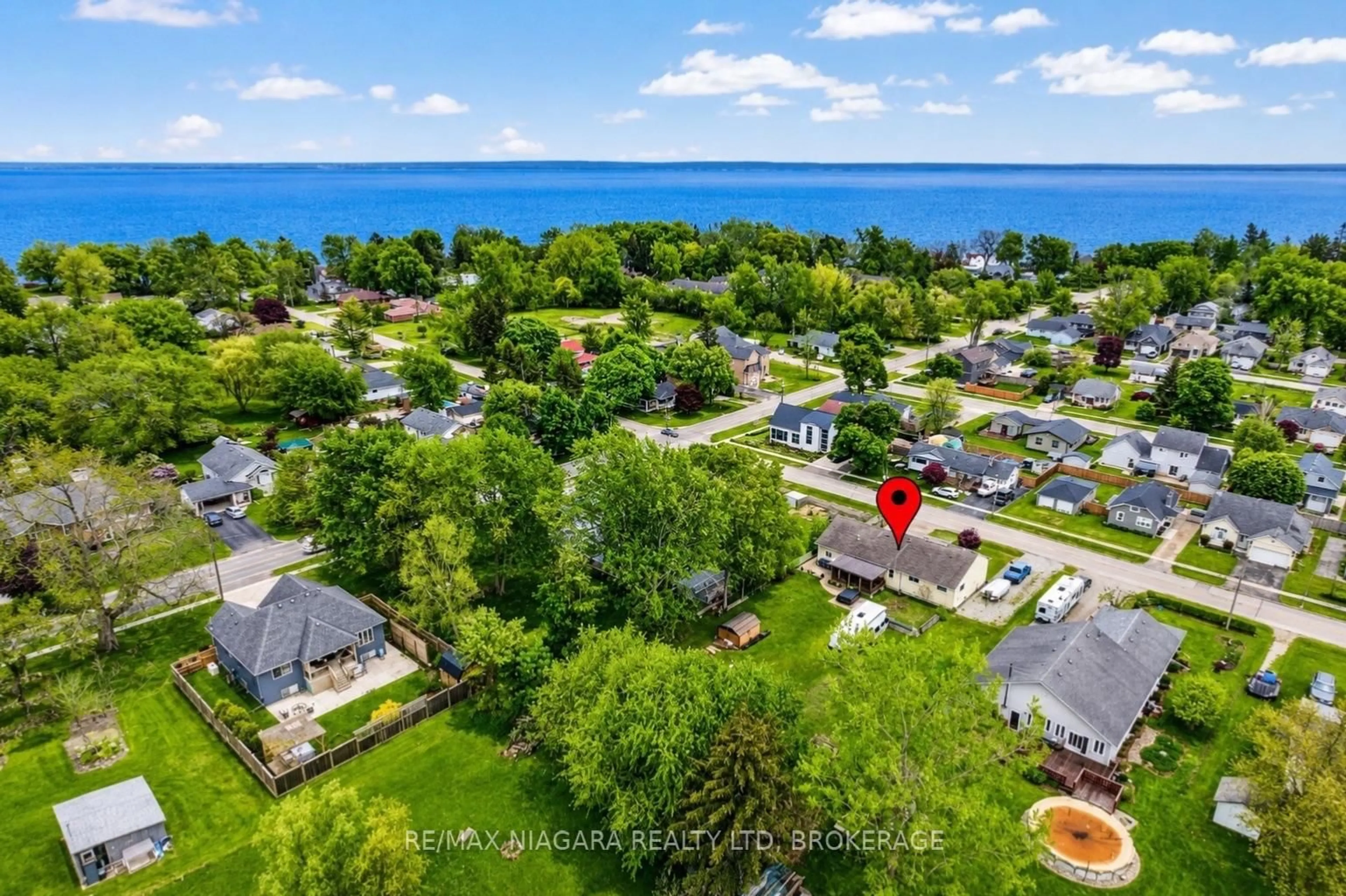 A pic from outside/outdoor area/front of a property/back of a property/a pic from drone, water/lake/river/ocean view for 3710 Brunswick Ave, Fort Erie Ontario L0S 1B0