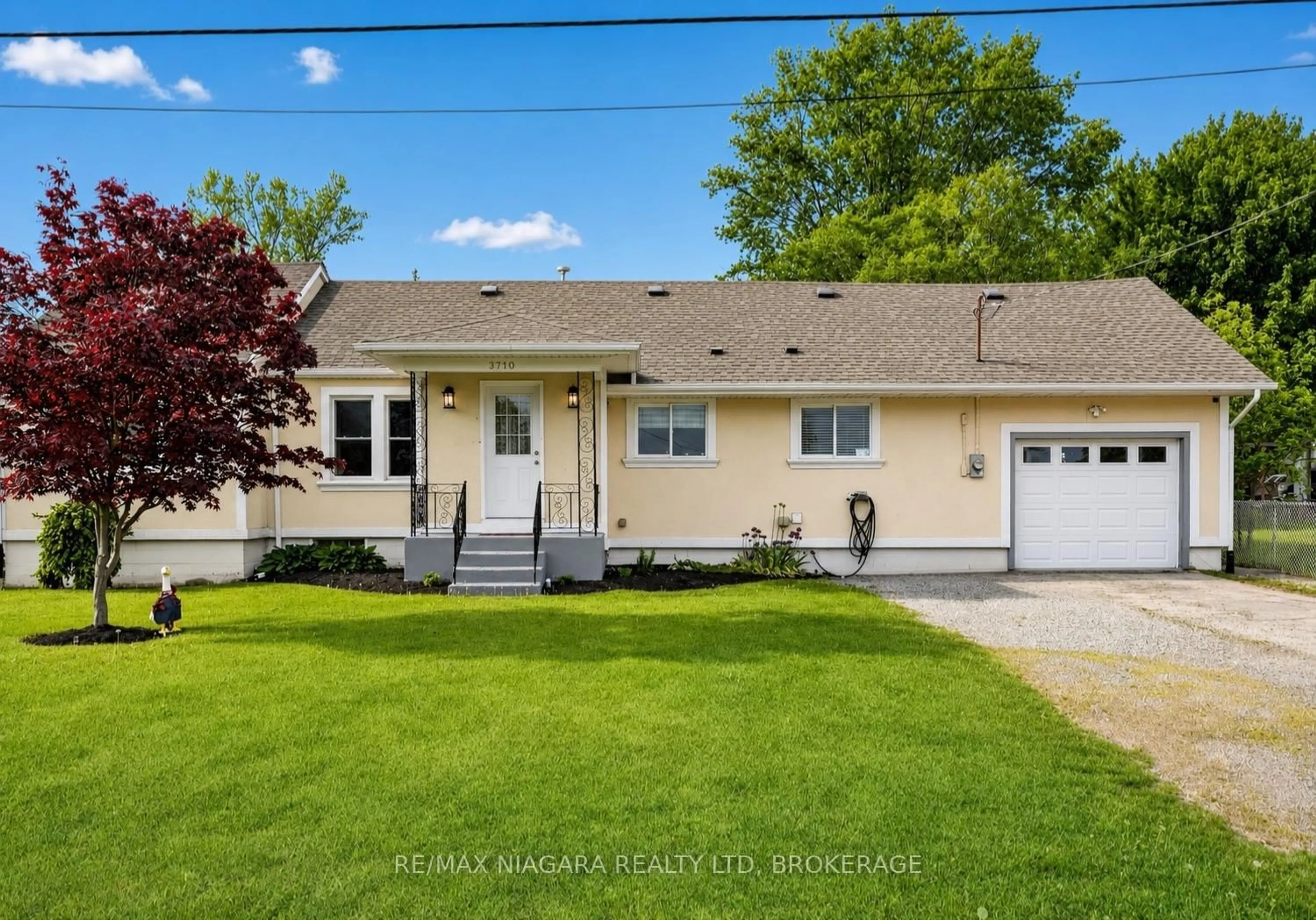 Home with vinyl exterior material, street for 3710 Brunswick Ave, Fort Erie Ontario L0S 1B0
