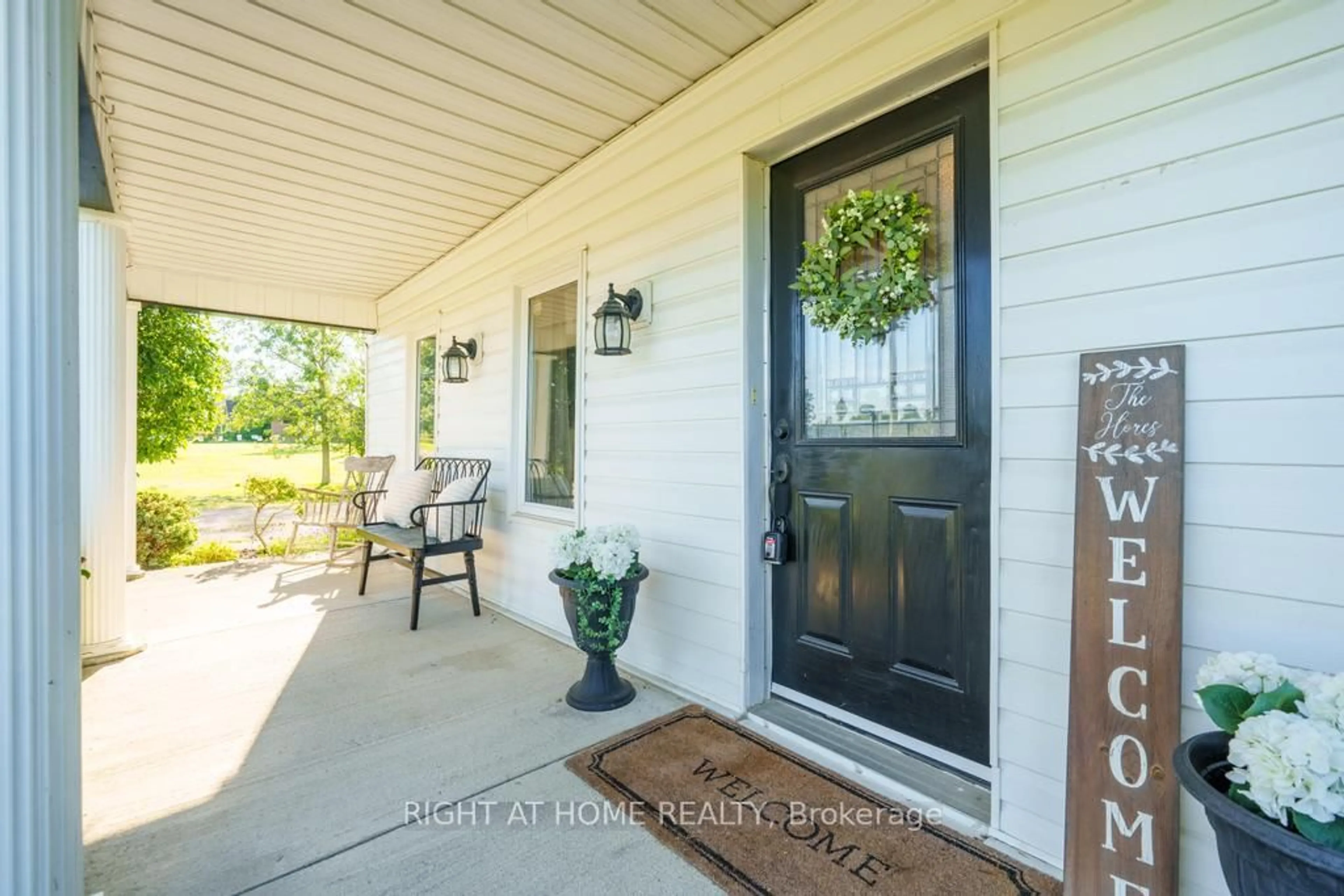 Indoor entryway for 9535 Regional Rd 9 Rd, West Lincoln Ontario N0A 1C0