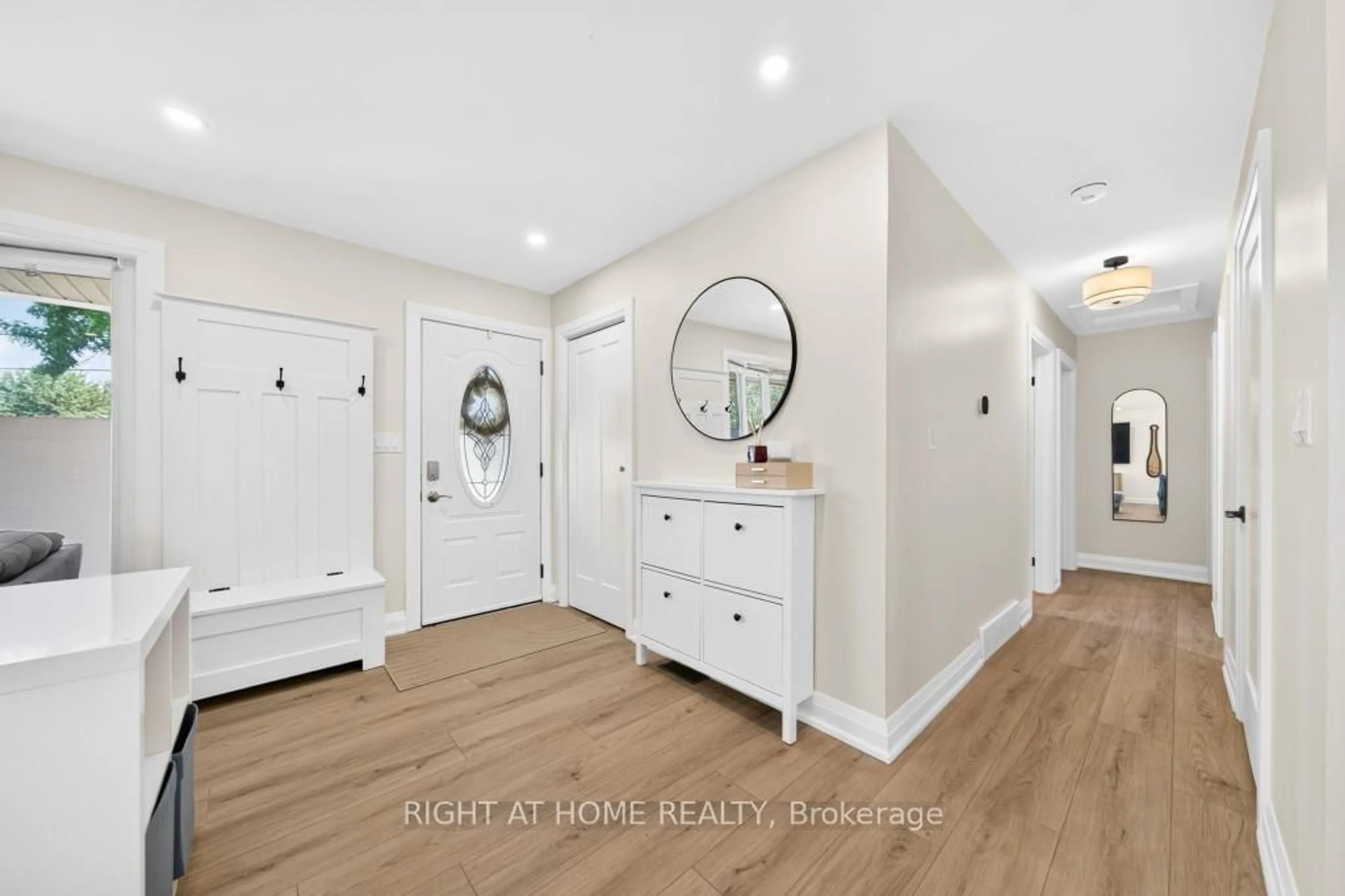 Indoor entryway for 7 Wallis Ave, West Lincoln Ontario L0R 2A0
