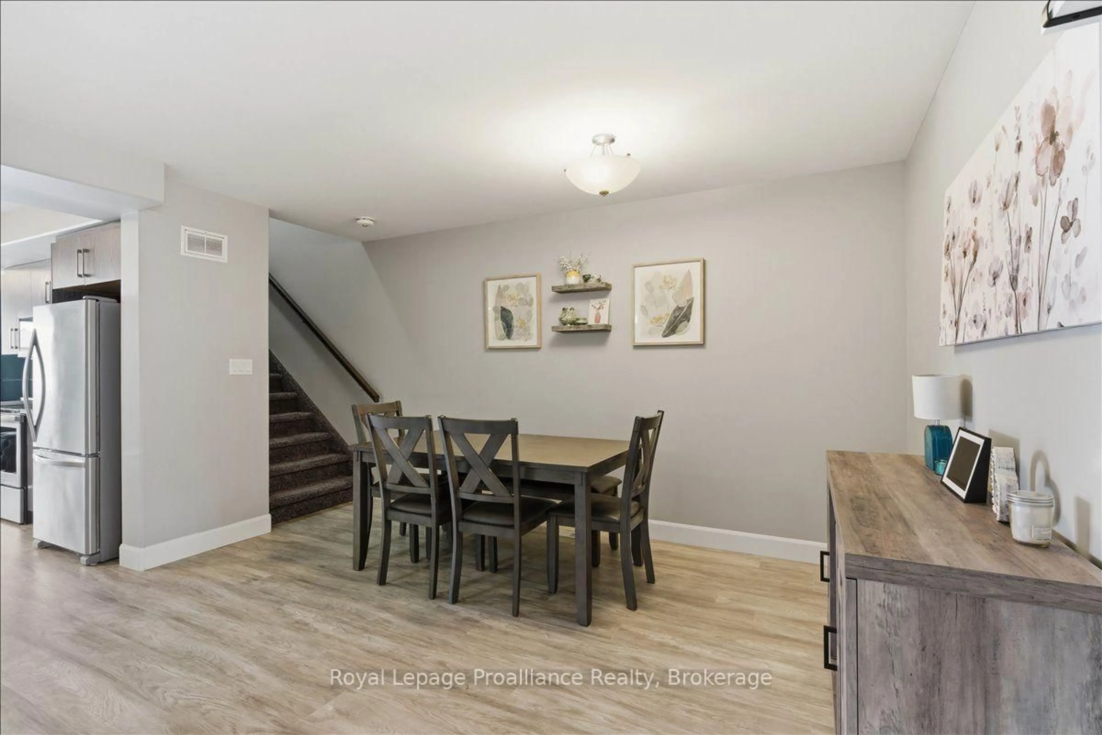 Dining room, wood/laminate floor for 31 Dewal Pl, Belleville Ontario K8P 0H3