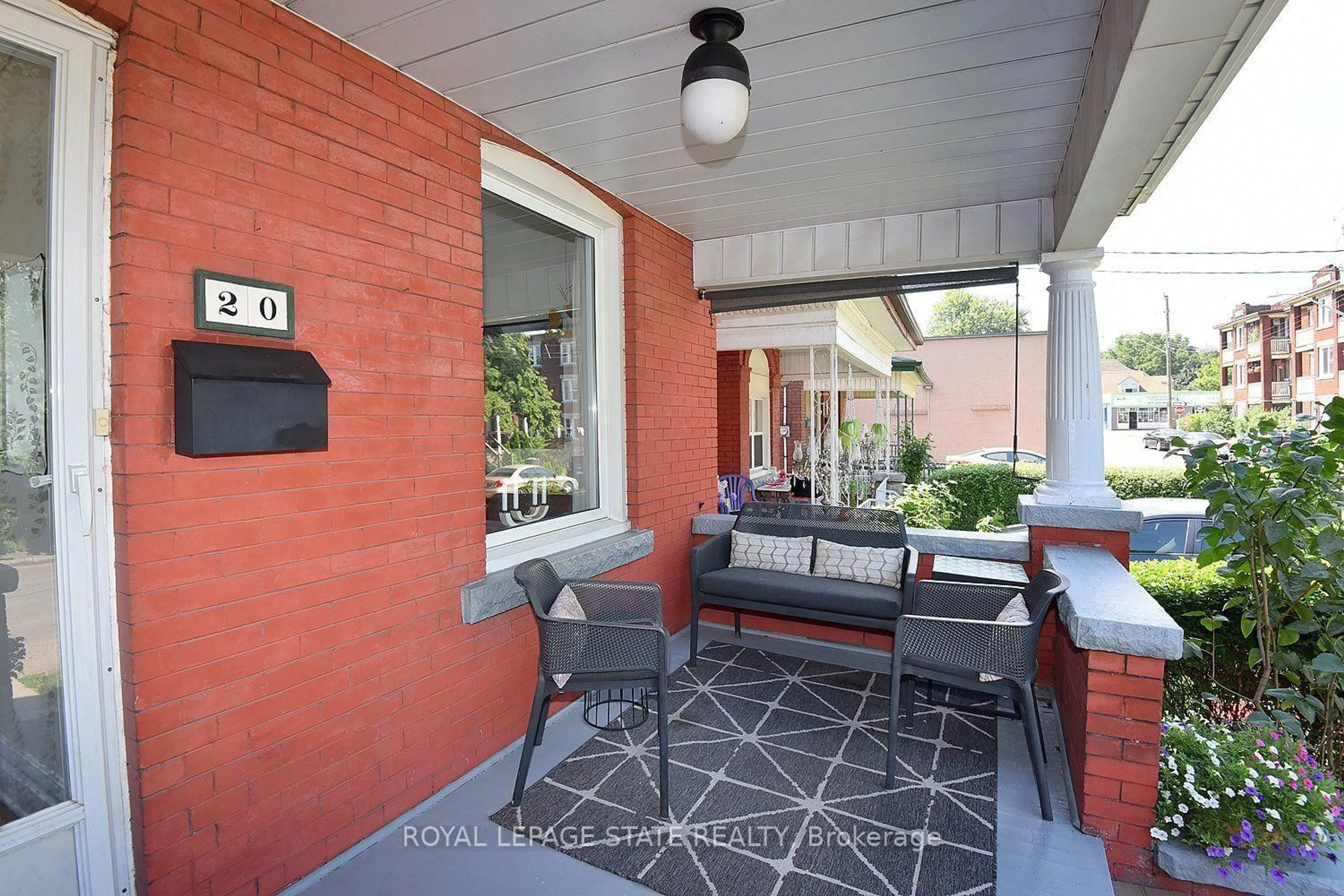 Patio, street for 20 Fairholt Rd, Hamilton Ontario L8M 2T1