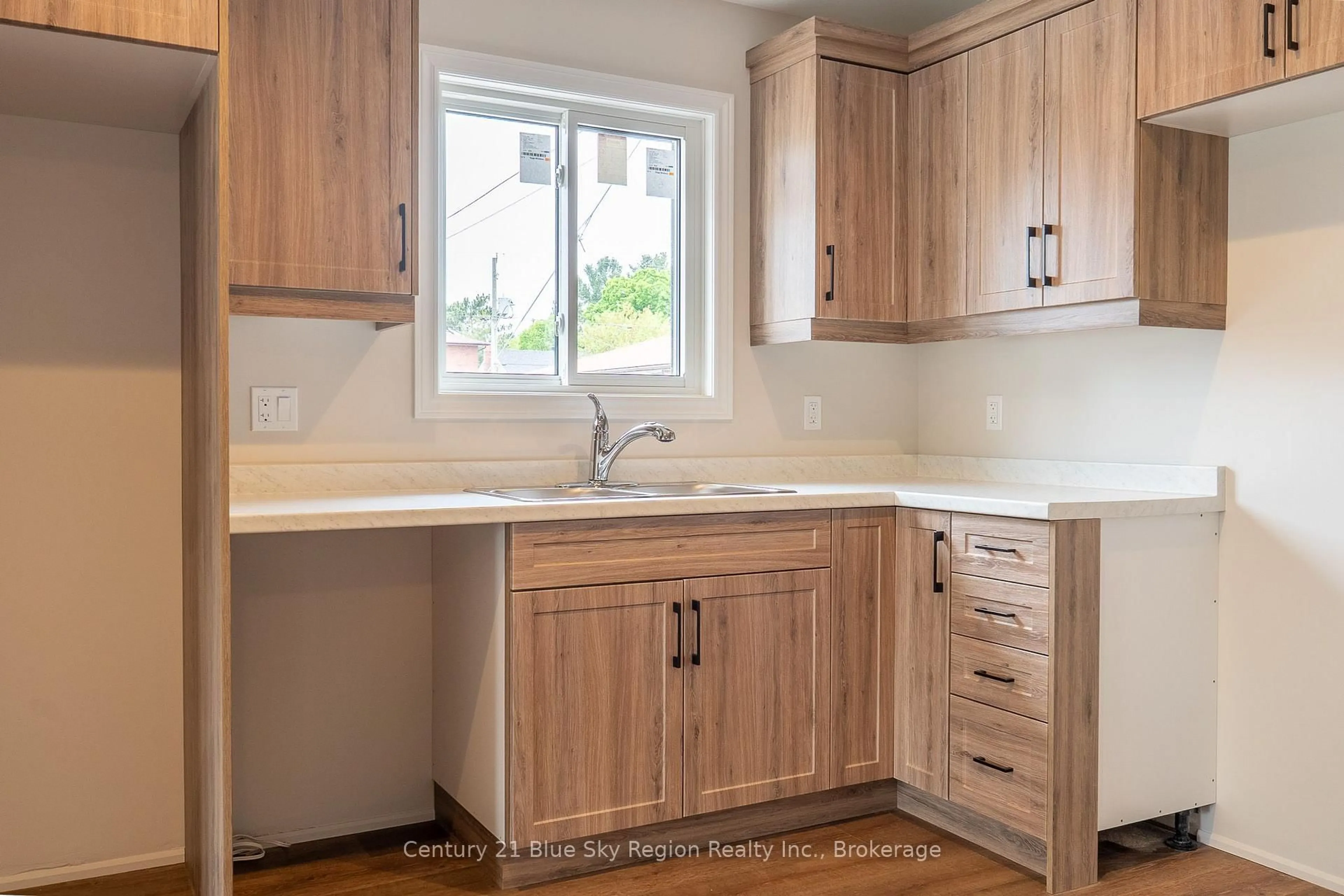 Standard kitchen, unknown for 1556 Fraser St, North Bay Ontario P1B 3Z2