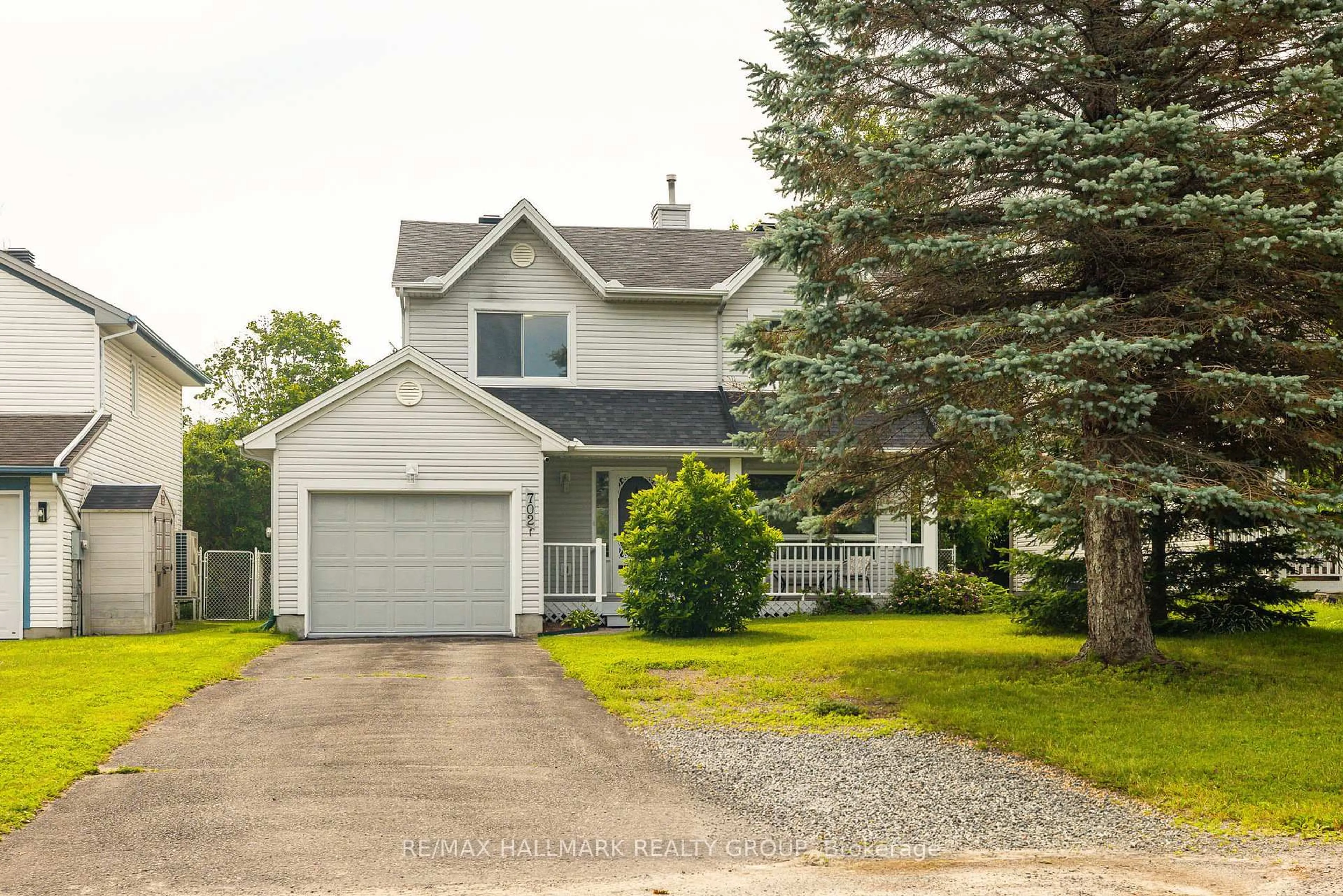 Home with vinyl exterior material, street for 702 Maley St, North Grenville Ontario K0G 1J0