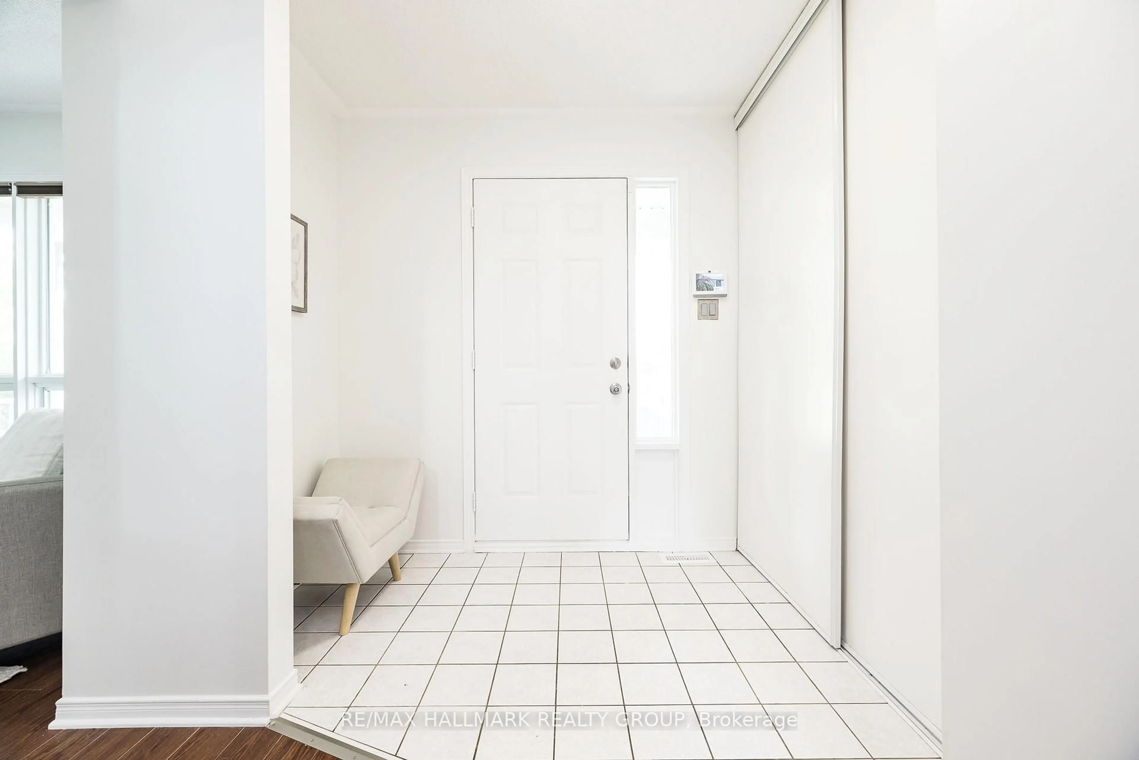 Indoor entryway for 702 Maley St, North Grenville Ontario K0G 1J0