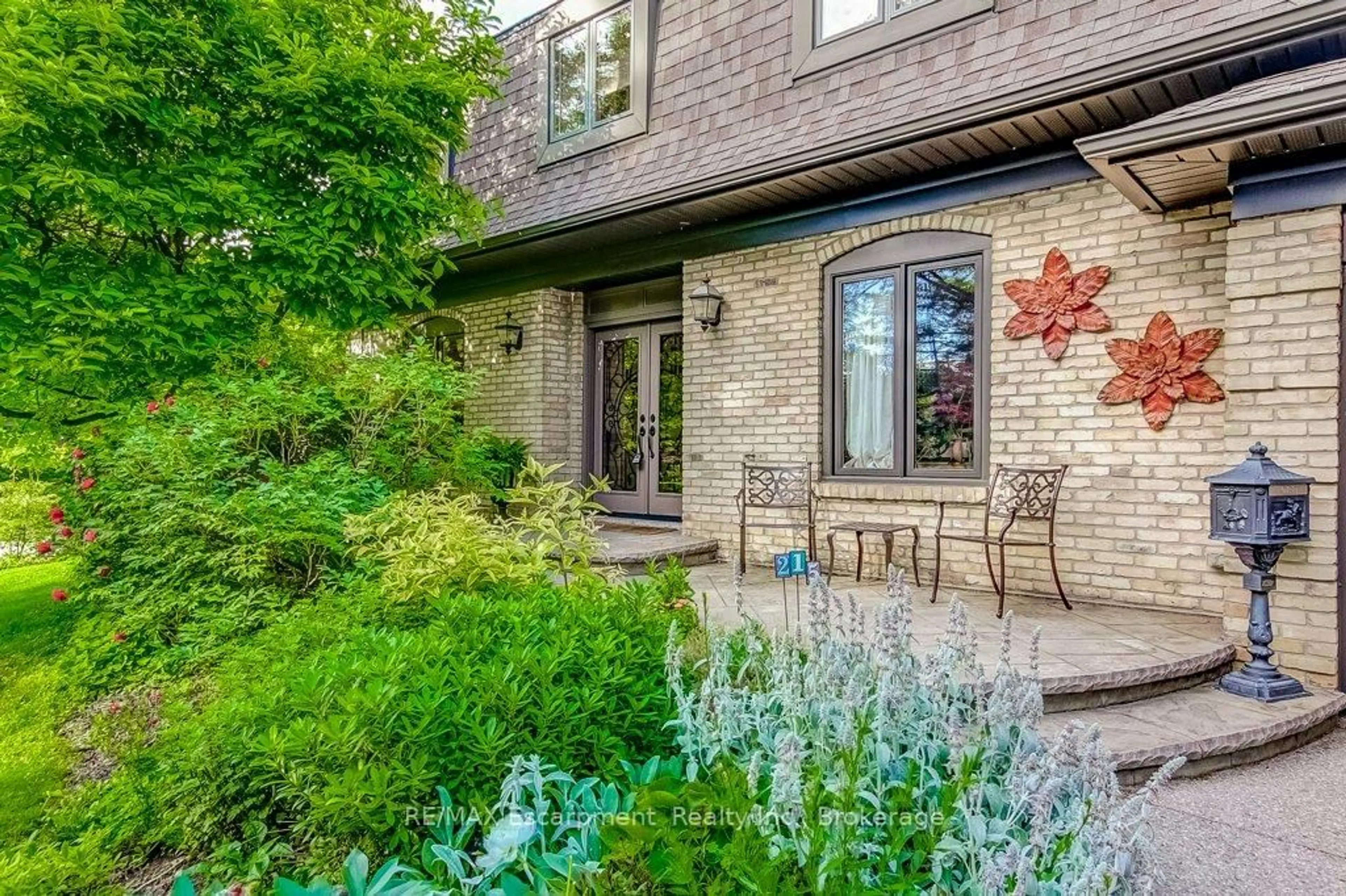 Home with brick exterior material, street for 215 Briar Hill Cres, Hamilton Ontario L9G 3M9
