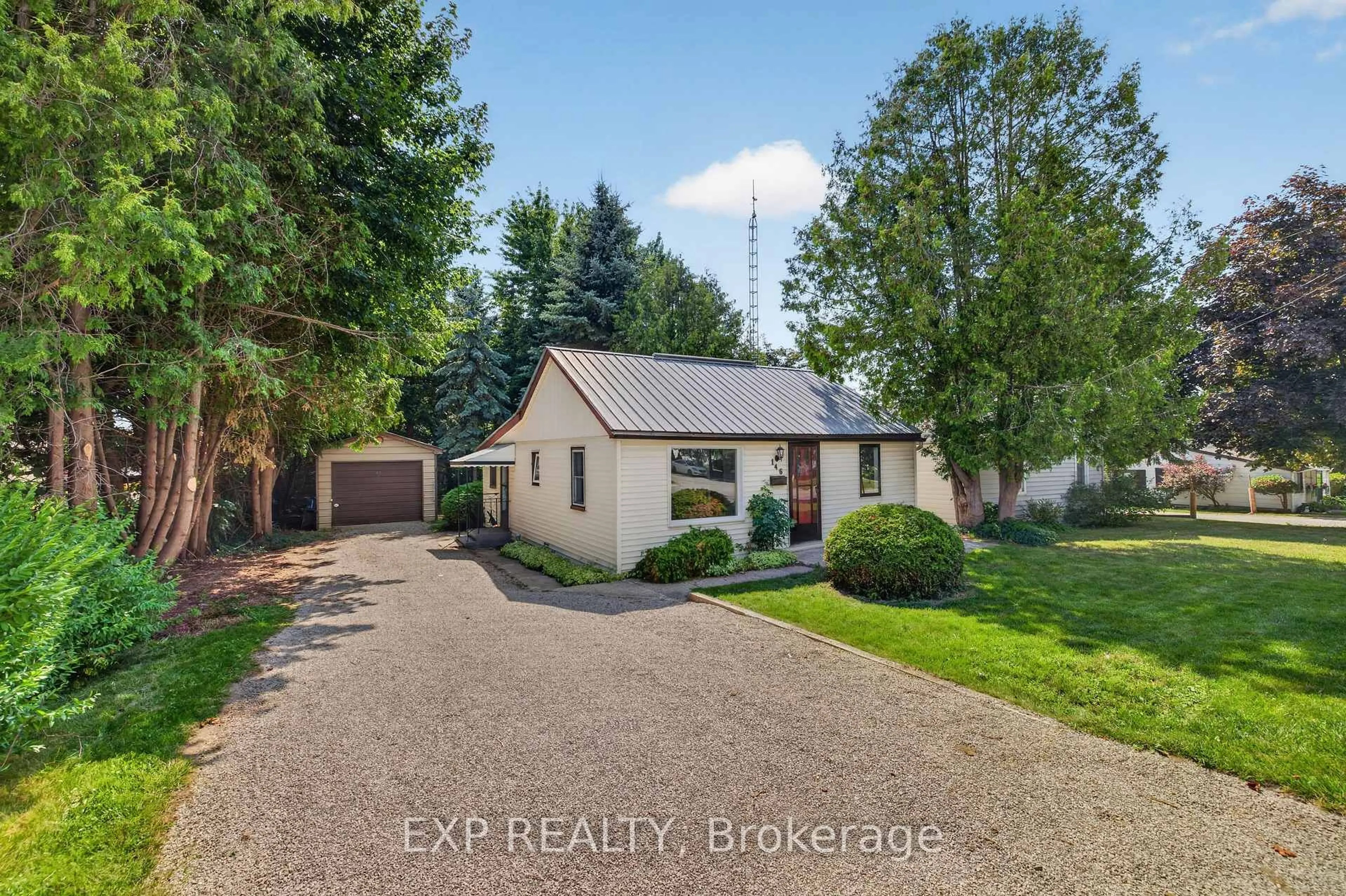 A pic from outside/outdoor area/front of a property/back of a property/a pic from drone, street for 146 Whiting St, Ingersoll Ontario N5C 3B3