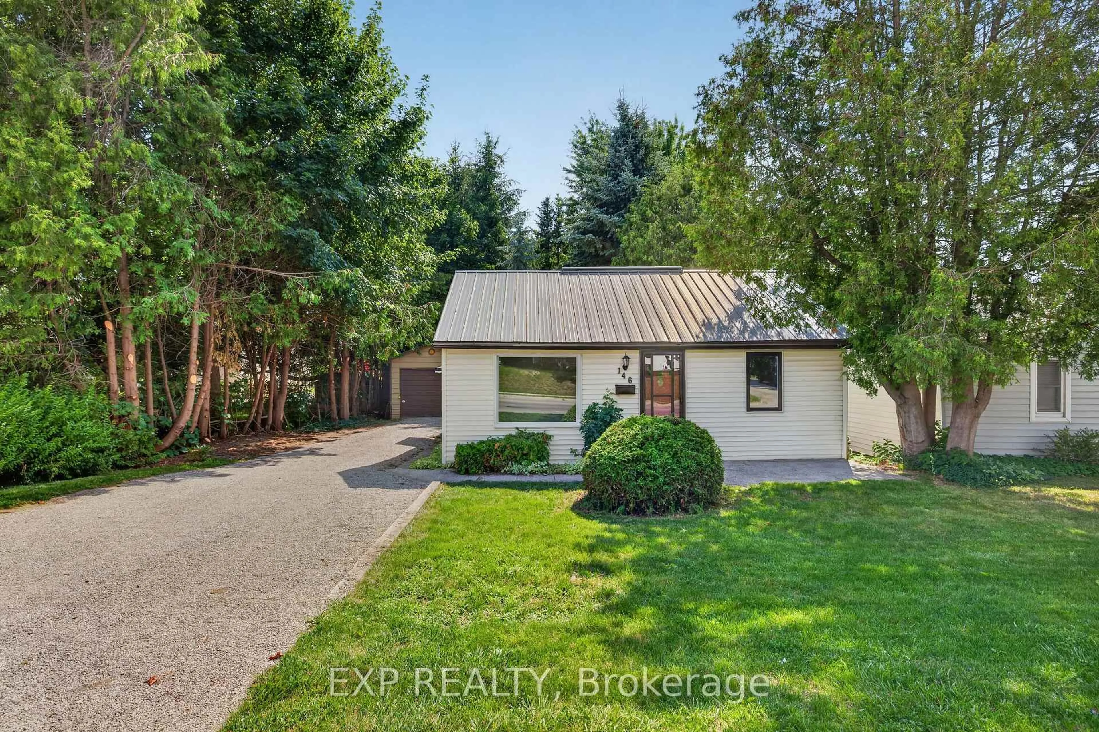 A pic from outside/outdoor area/front of a property/back of a property/a pic from drone, street for 146 Whiting St, Ingersoll Ontario N5C 3B3