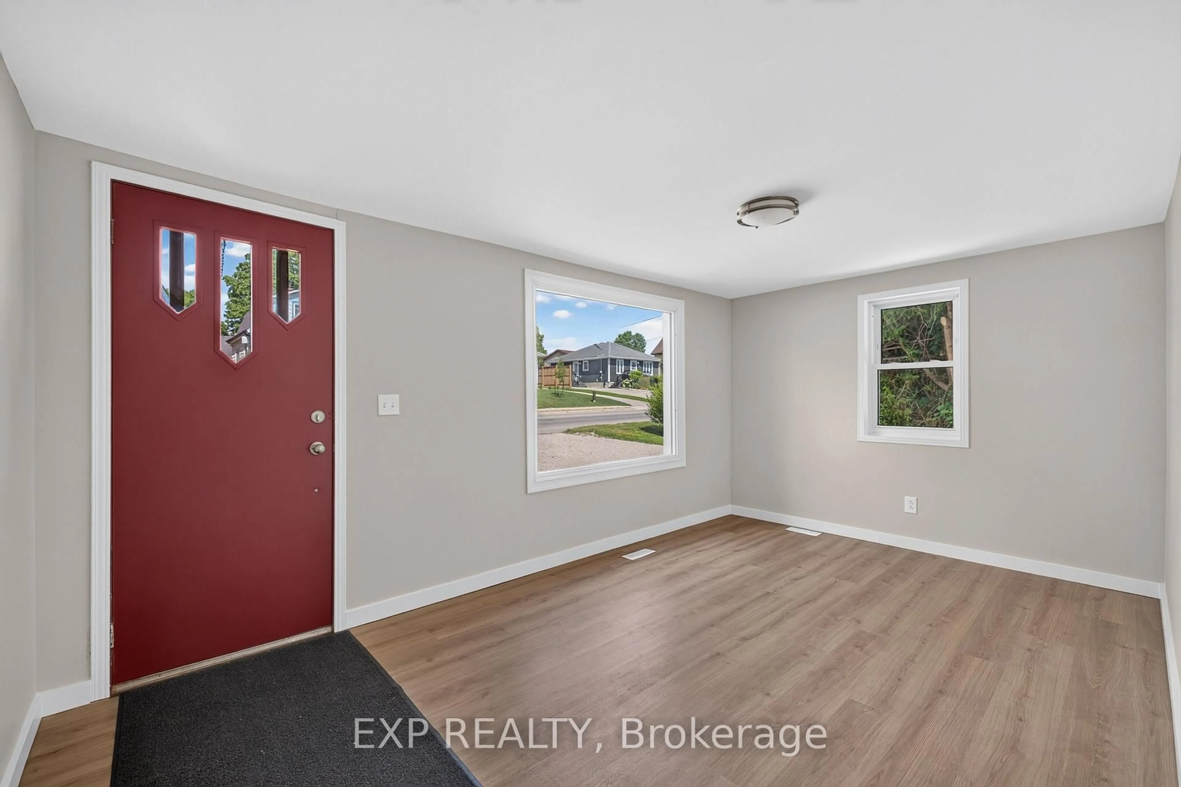 Indoor entryway for 146 Whiting St, Ingersoll Ontario N5C 3B3