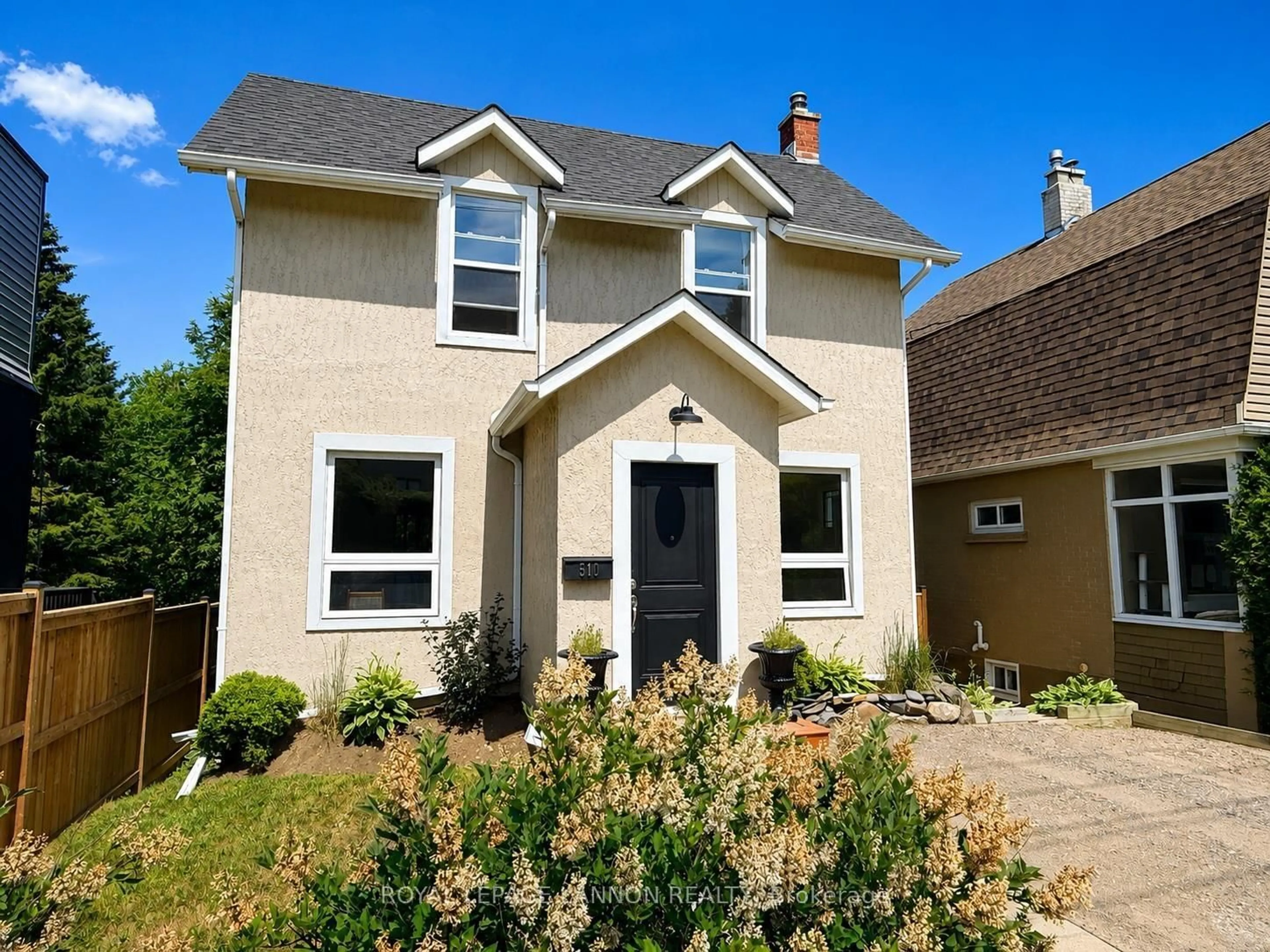 Home with vinyl exterior material, street for 510 Van Norman St, Thunder Bay Ontario P7A 4E4
