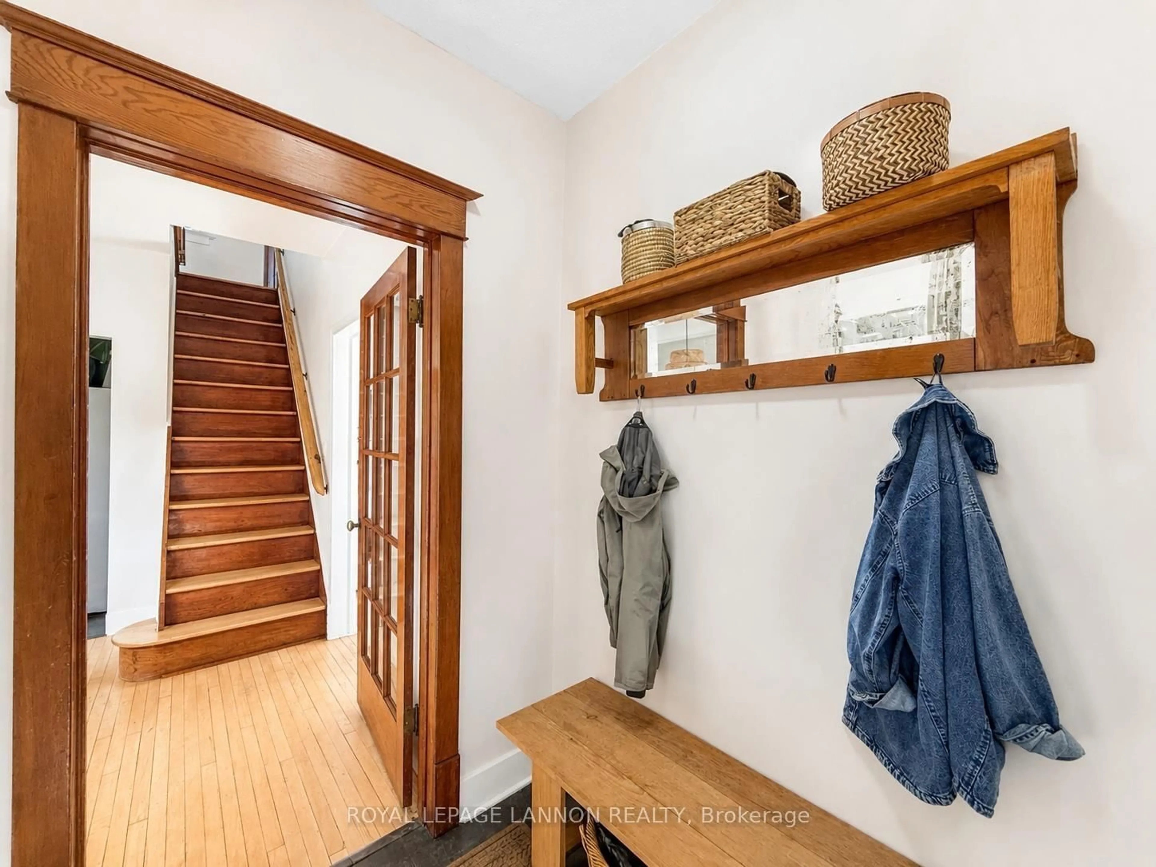 Indoor entryway for 510 Van Norman St, Thunder Bay Ontario P7A 4E4