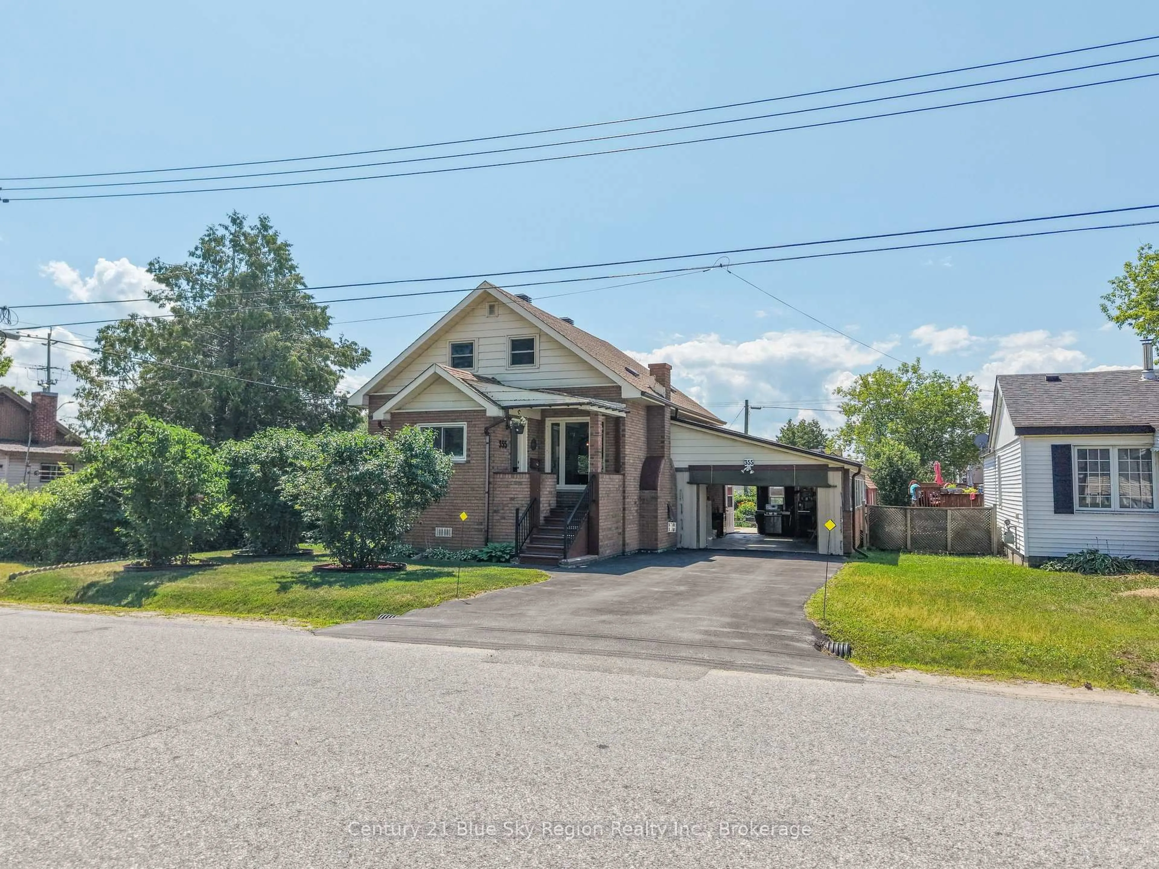 A pic from outside/outdoor area/front of a property/back of a property/a pic from drone, street for 355 Hutcheson Ave, North Bay Ontario P1B 6Z1