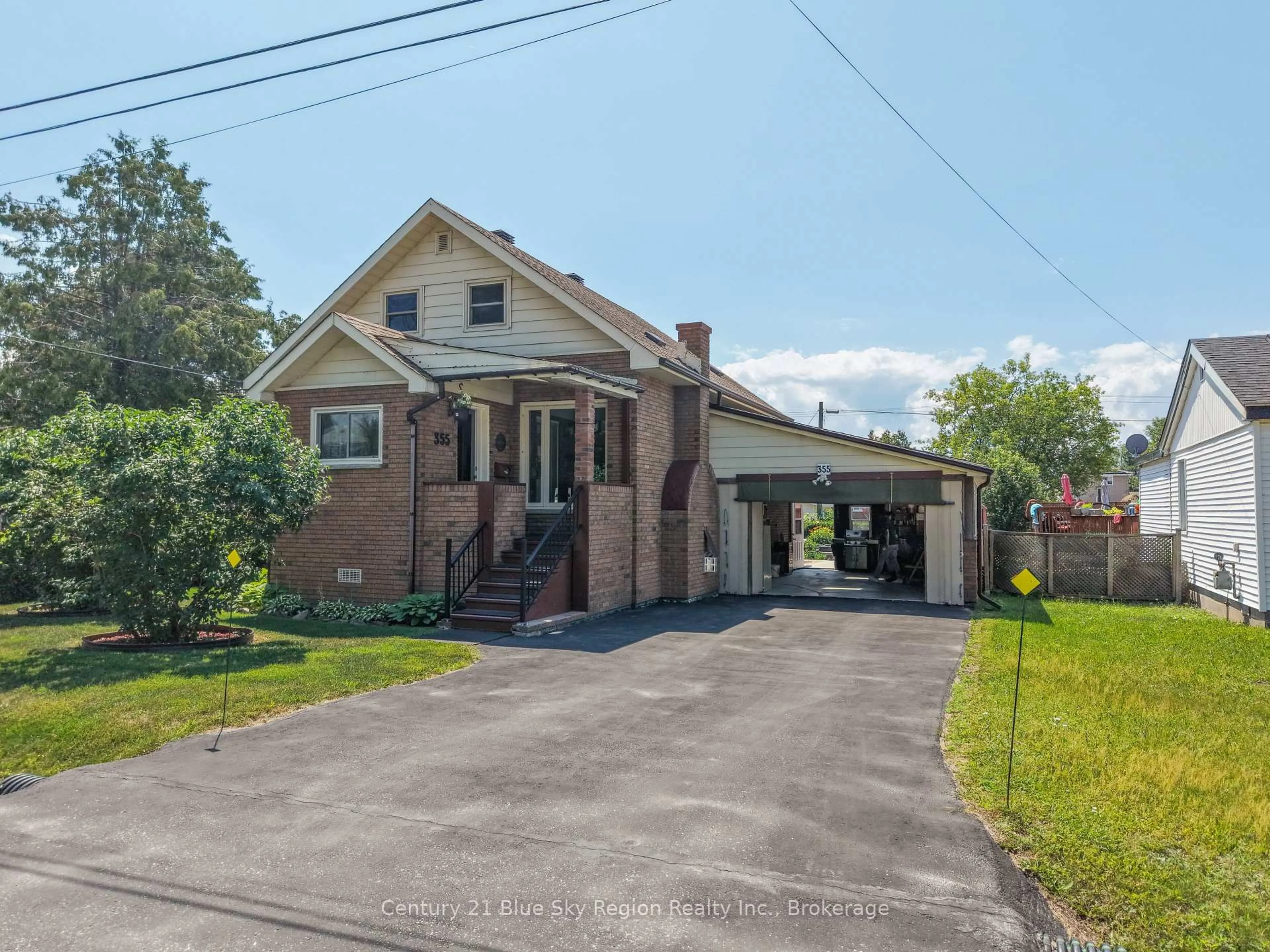 A pic from outside/outdoor area/front of a property/back of a property/a pic from drone, street for 355 Hutcheson Ave, North Bay Ontario P1B 6Z1