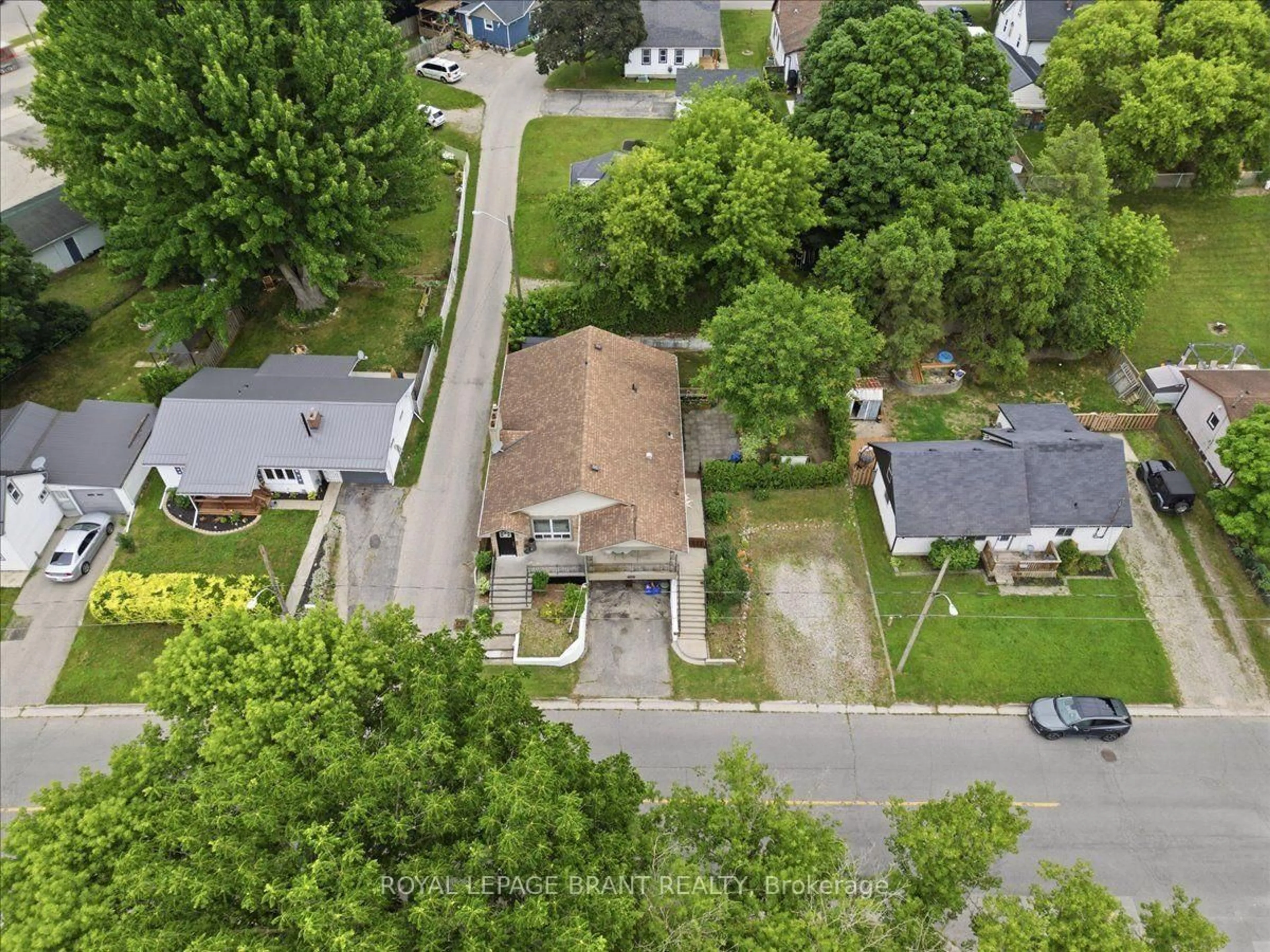 A pic from outside/outdoor area/front of a property/back of a property/a pic from drone, street for 12 Tillson St, Tillsonburg Ontario N4G 2X2