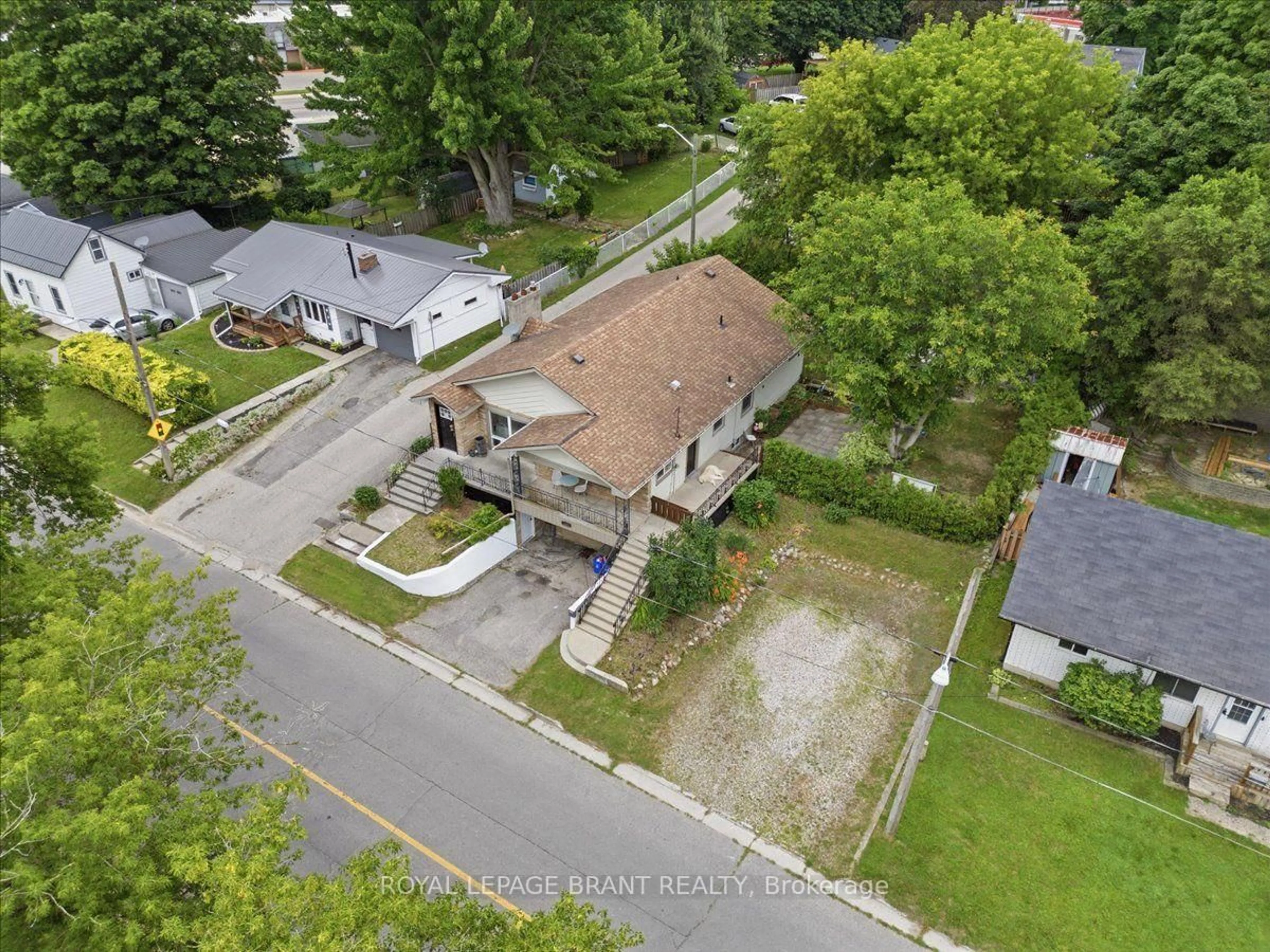 A pic from outside/outdoor area/front of a property/back of a property/a pic from drone, street for 12 Tillson St, Tillsonburg Ontario N4G 2X2