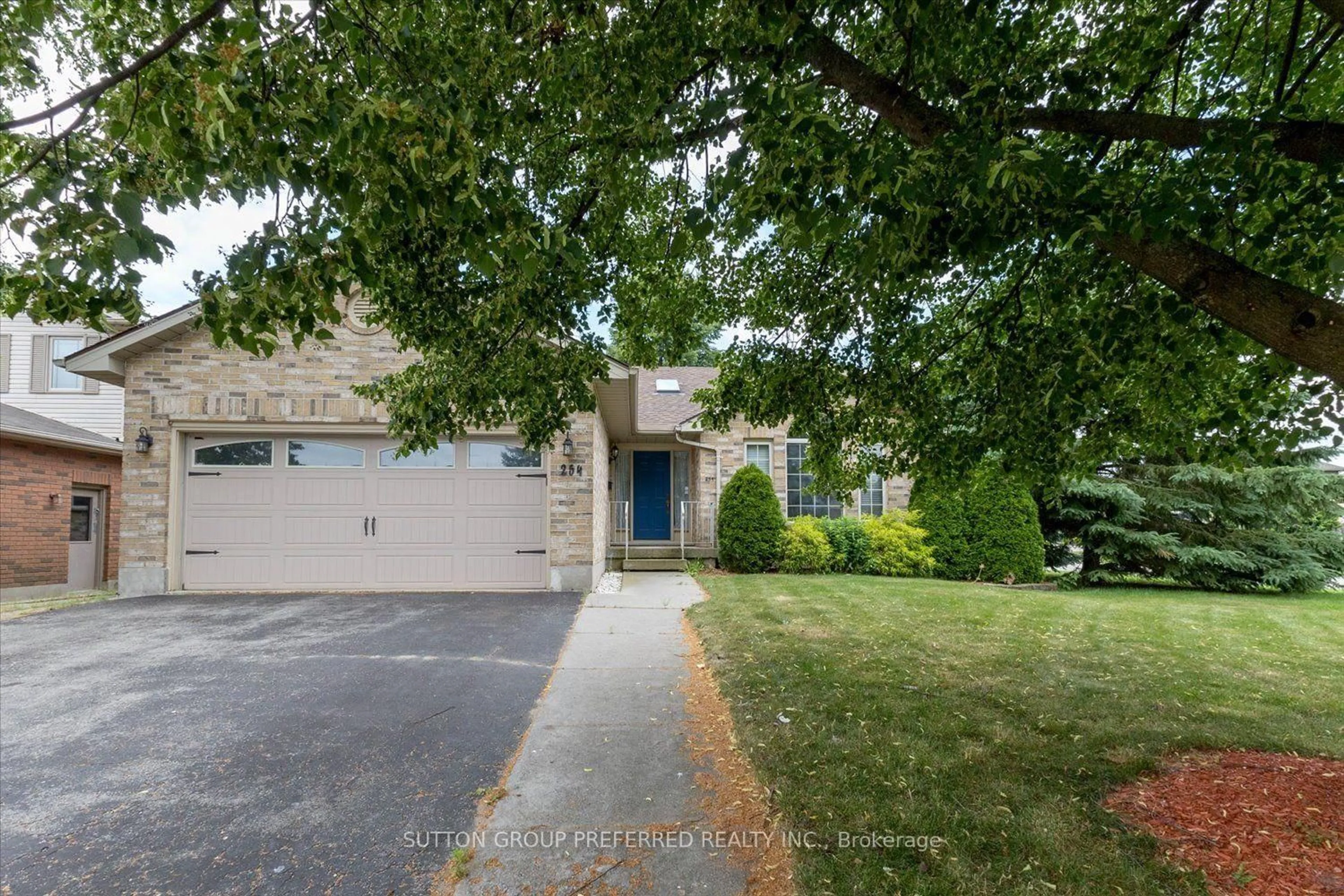A pic from outside/outdoor area/front of a property/back of a property/a pic from drone, street for 254 Kettle Creek Dr, Central Elgin Ontario N0L 1B0