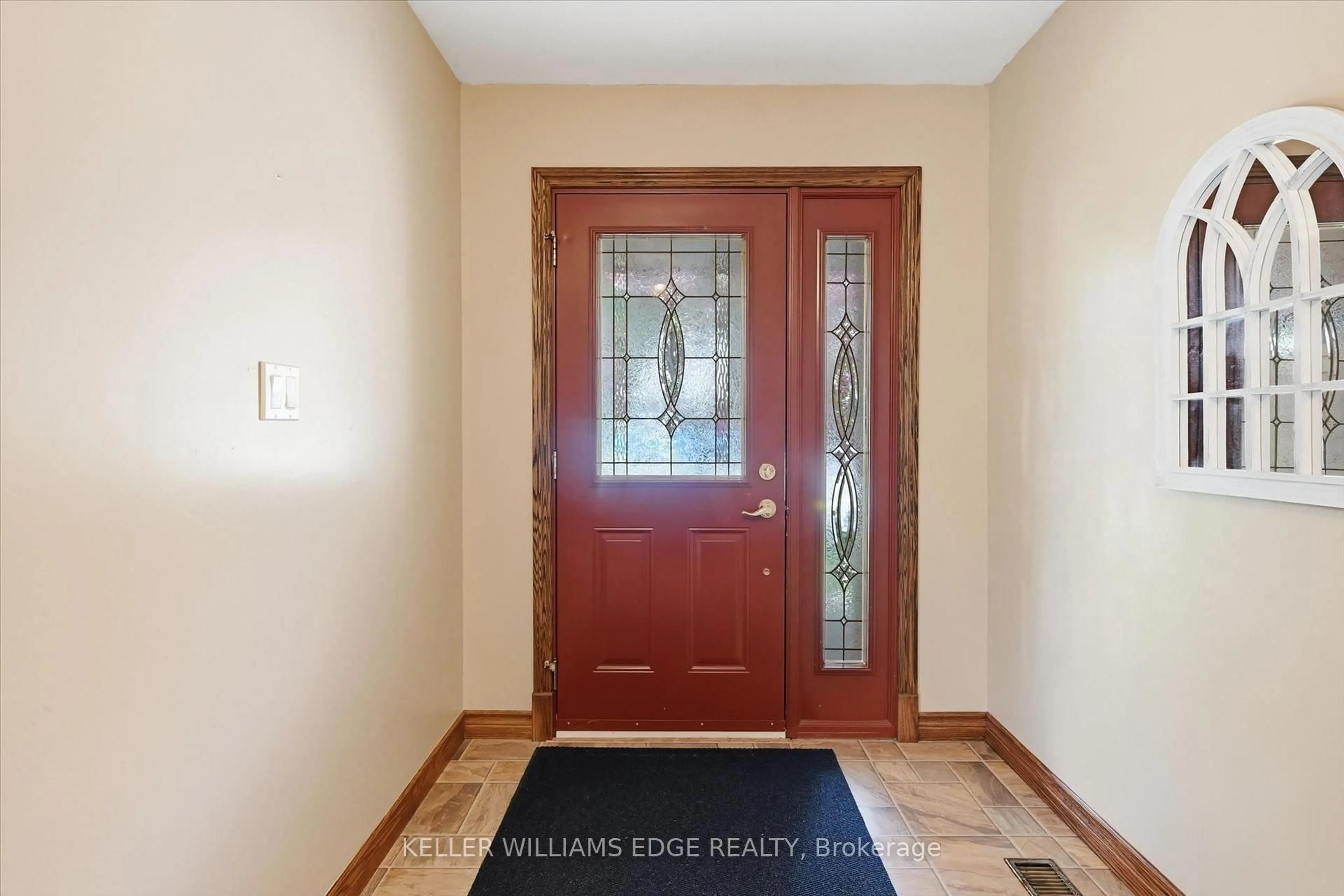 Indoor entryway for 38 James St, Hamilton Ontario L9H 2J6